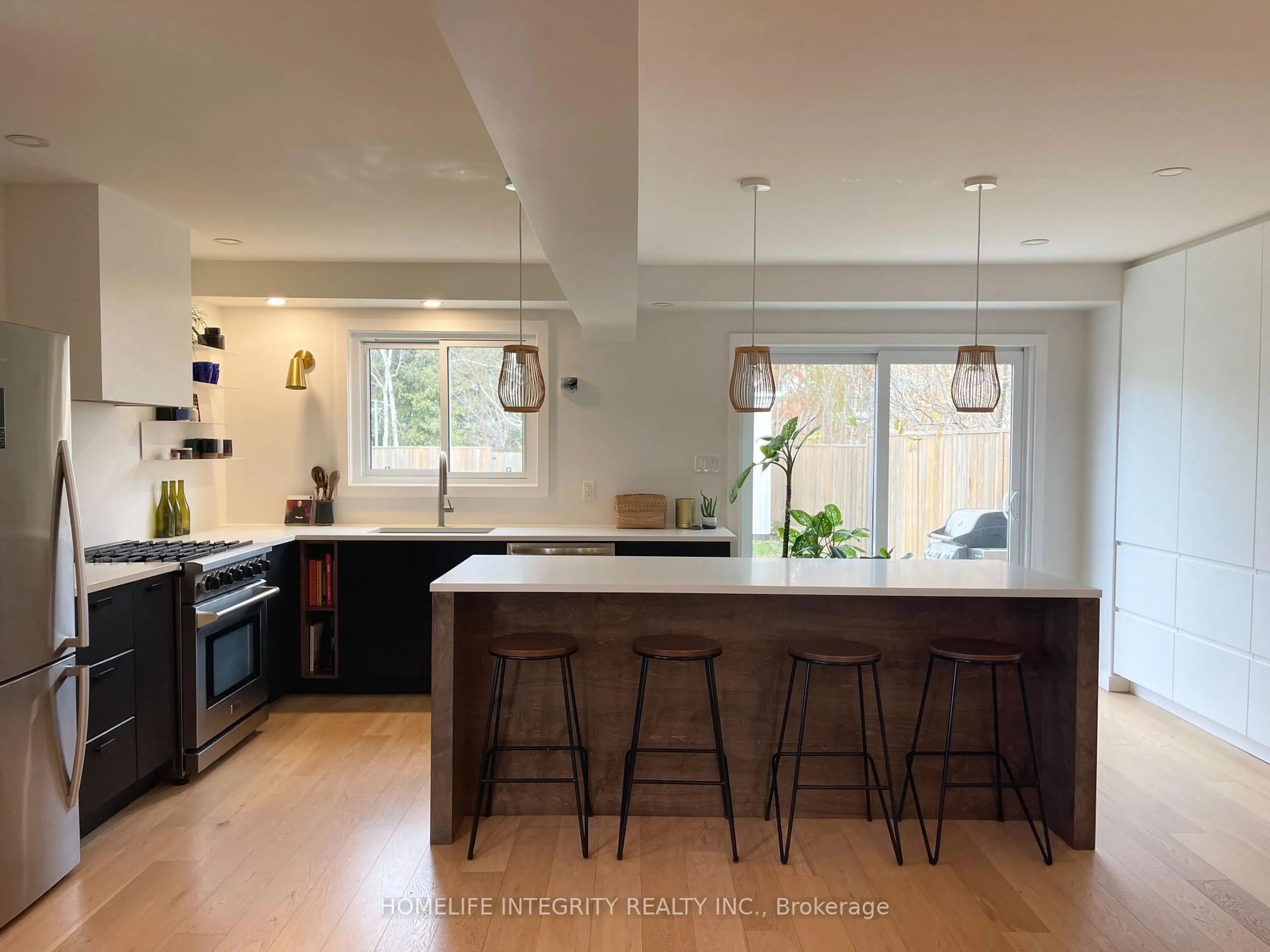 Open concept kitchen, unknown for 180 Beattie Ave, New Tecumseth Ontario L9R 1C1