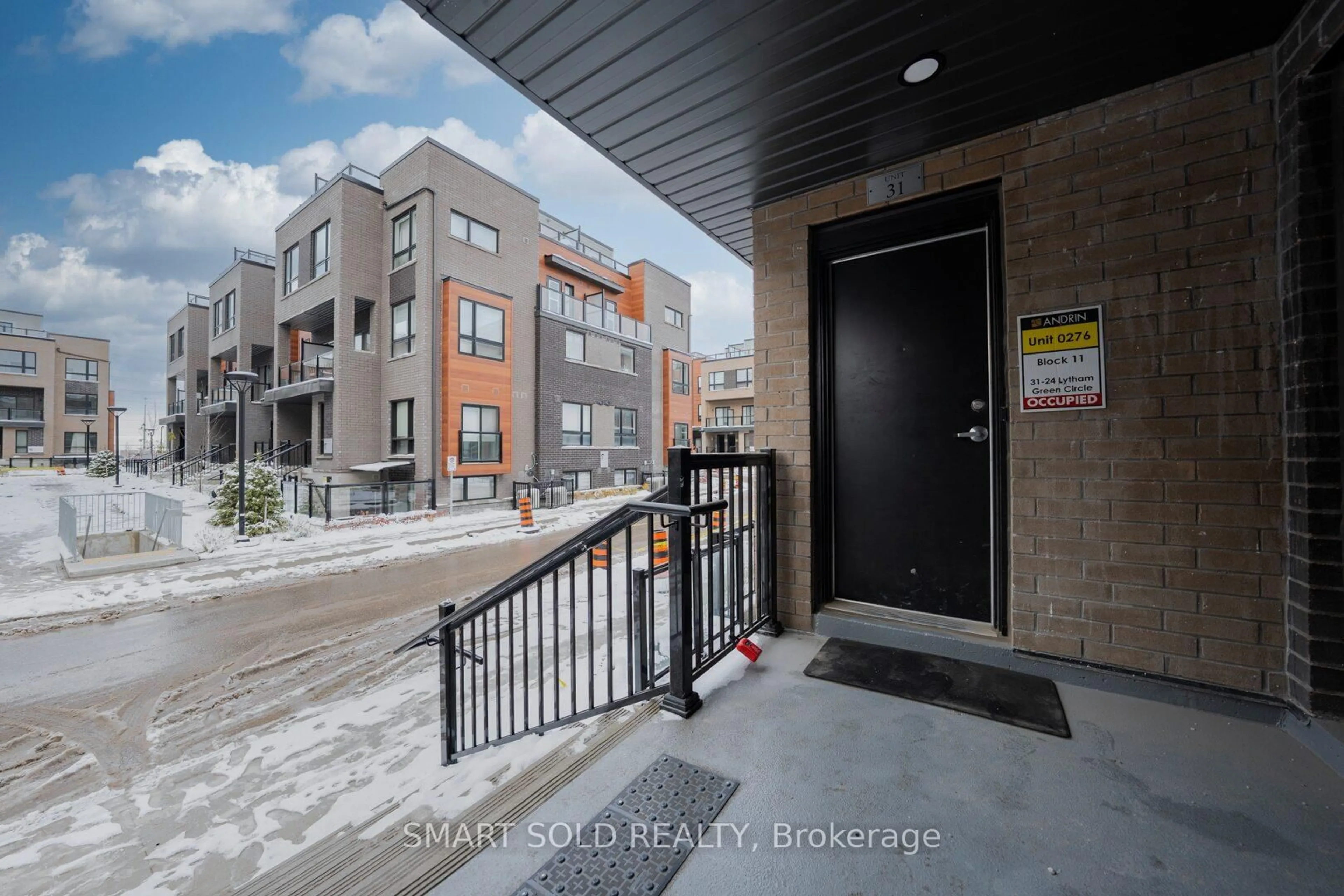 Unknown for 24 Lytham Green Circ #31, Newmarket Ontario L3Y 0H4