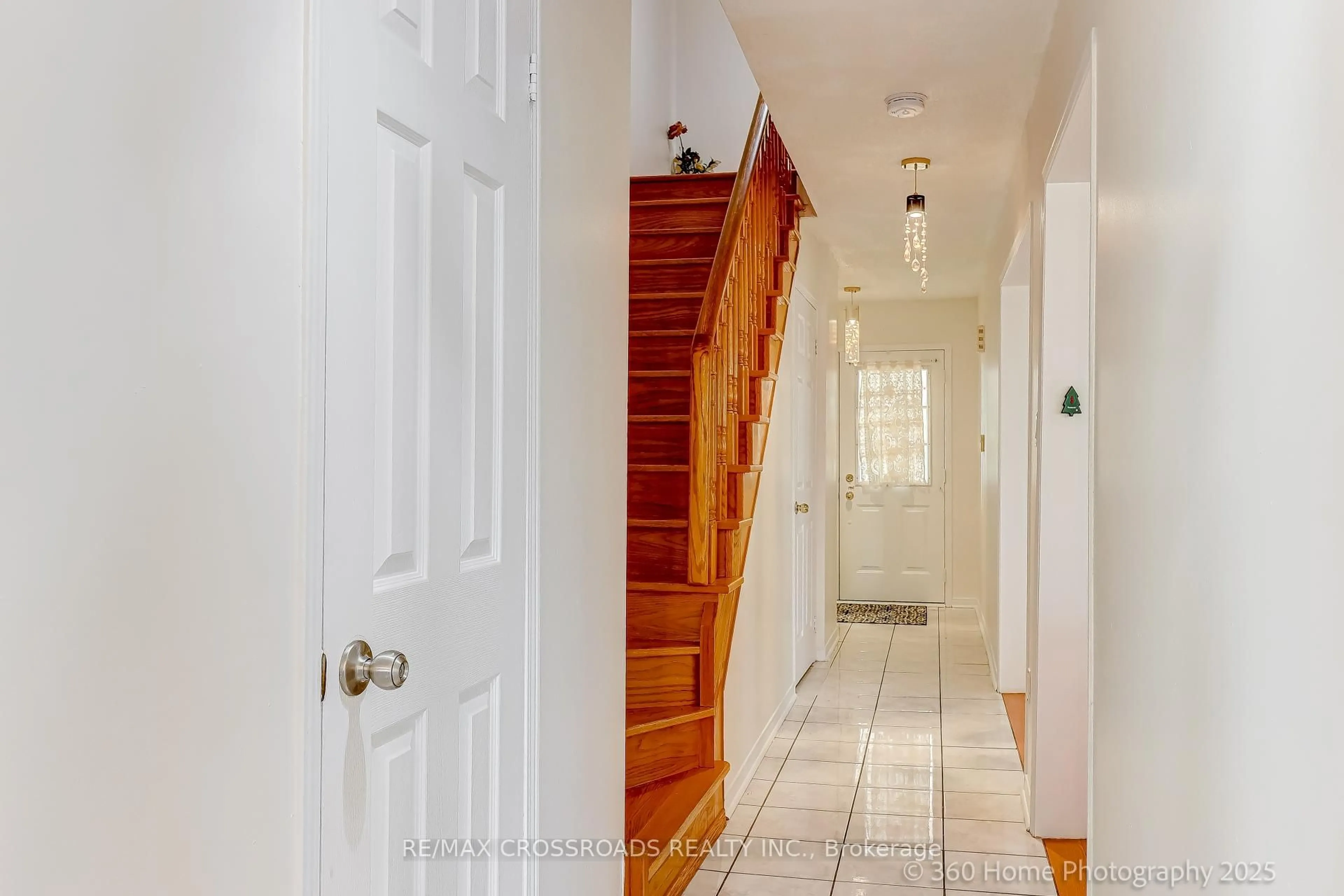 Indoor entryway for 29 Billingsley Cres, Markham Ontario L3S 4P2