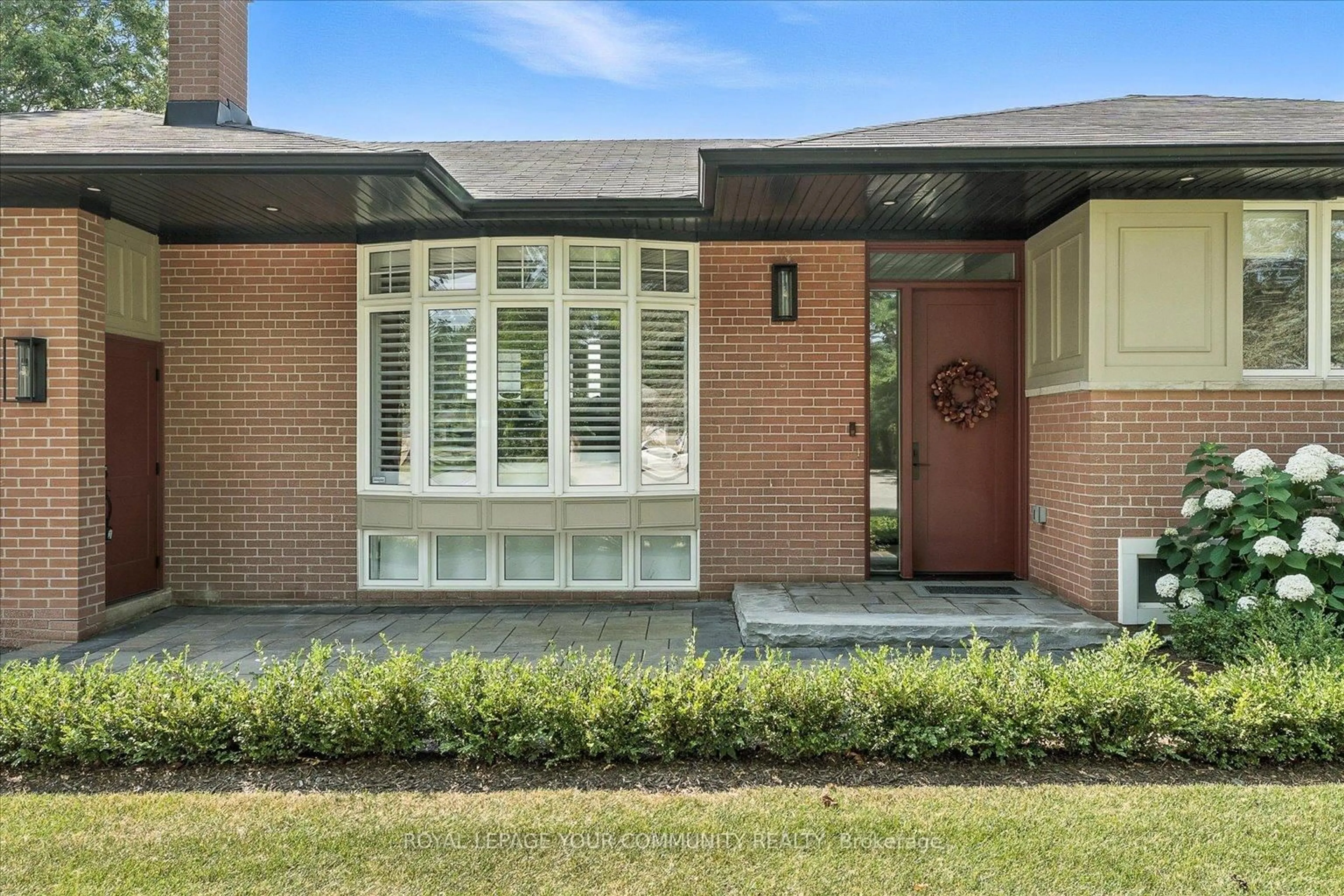 Home with brick exterior material, street for 165 Clearview Hts, King Ontario L7B 1H2