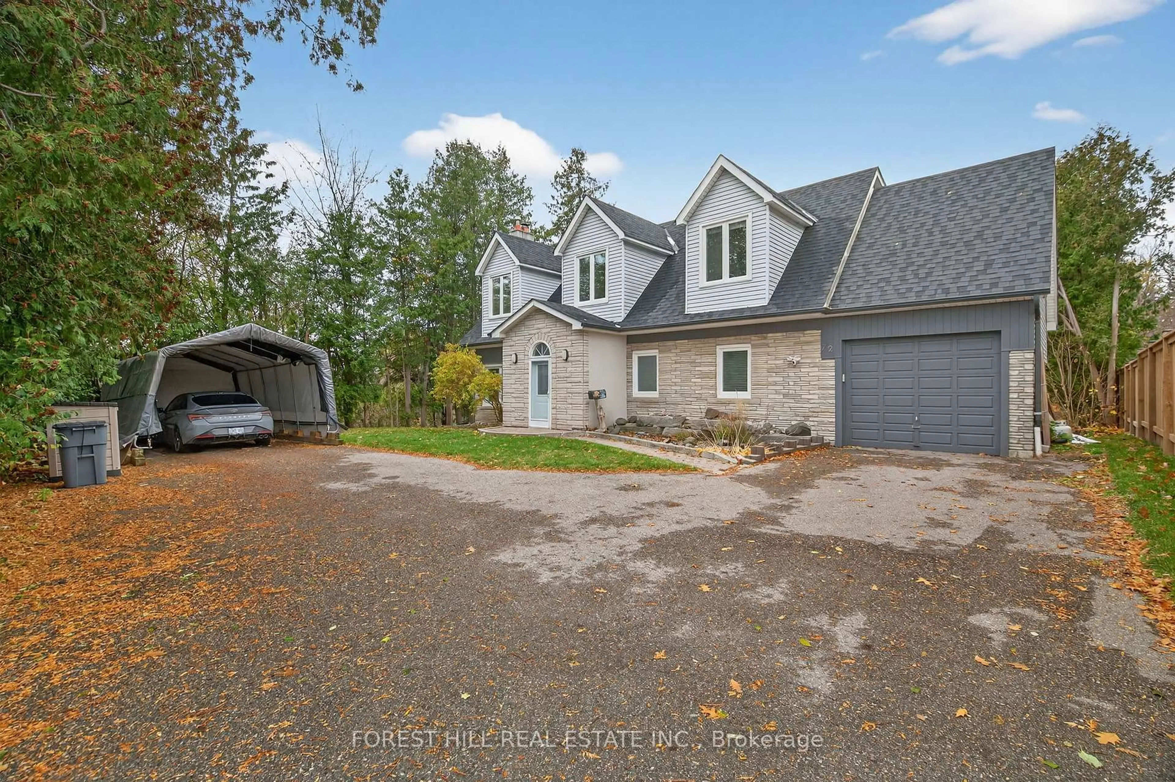 A pic from outside/outdoor area/front of a property/back of a property/a pic from drone, unknown for 72 Walmer Rd, Richmond Hill Ontario L4C 3X1