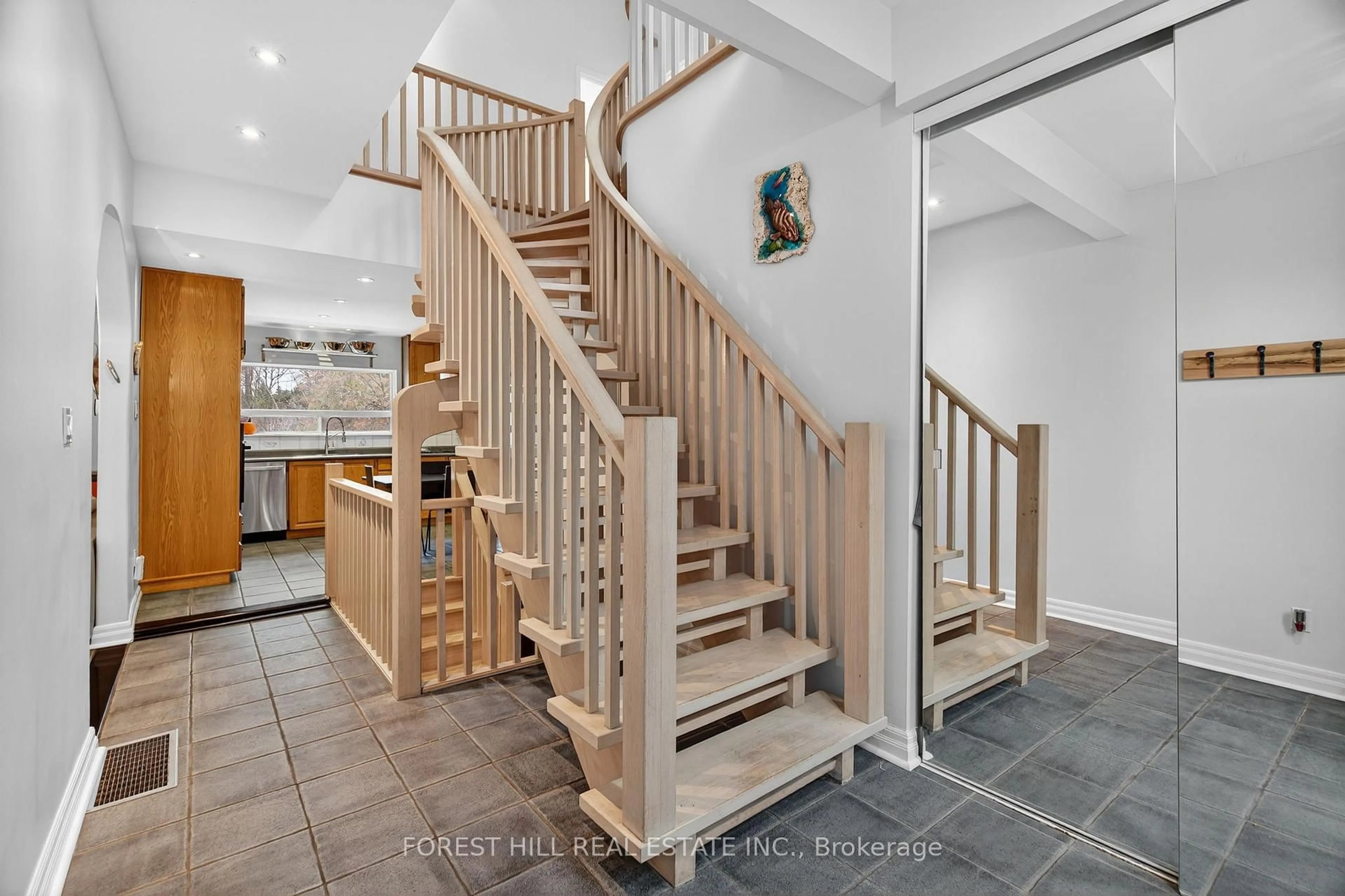 Stairs for 72 Walmer Rd, Richmond Hill Ontario L4C 3X1