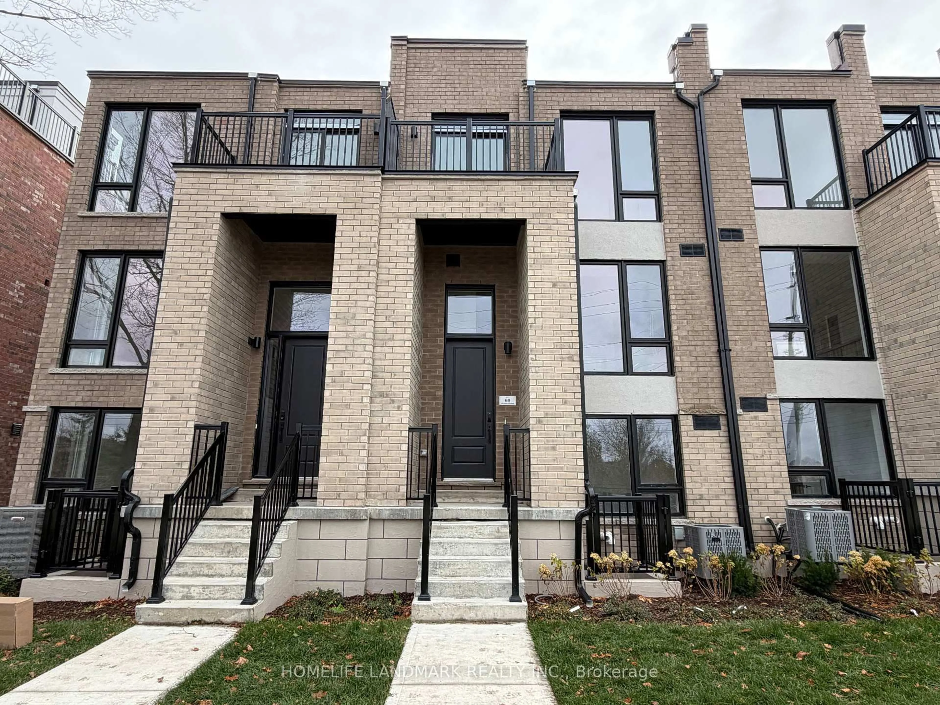 Home with brick exterior material, street for 69 Jefferson Sdrd, Richmond Hill Ontario L4E 1M1