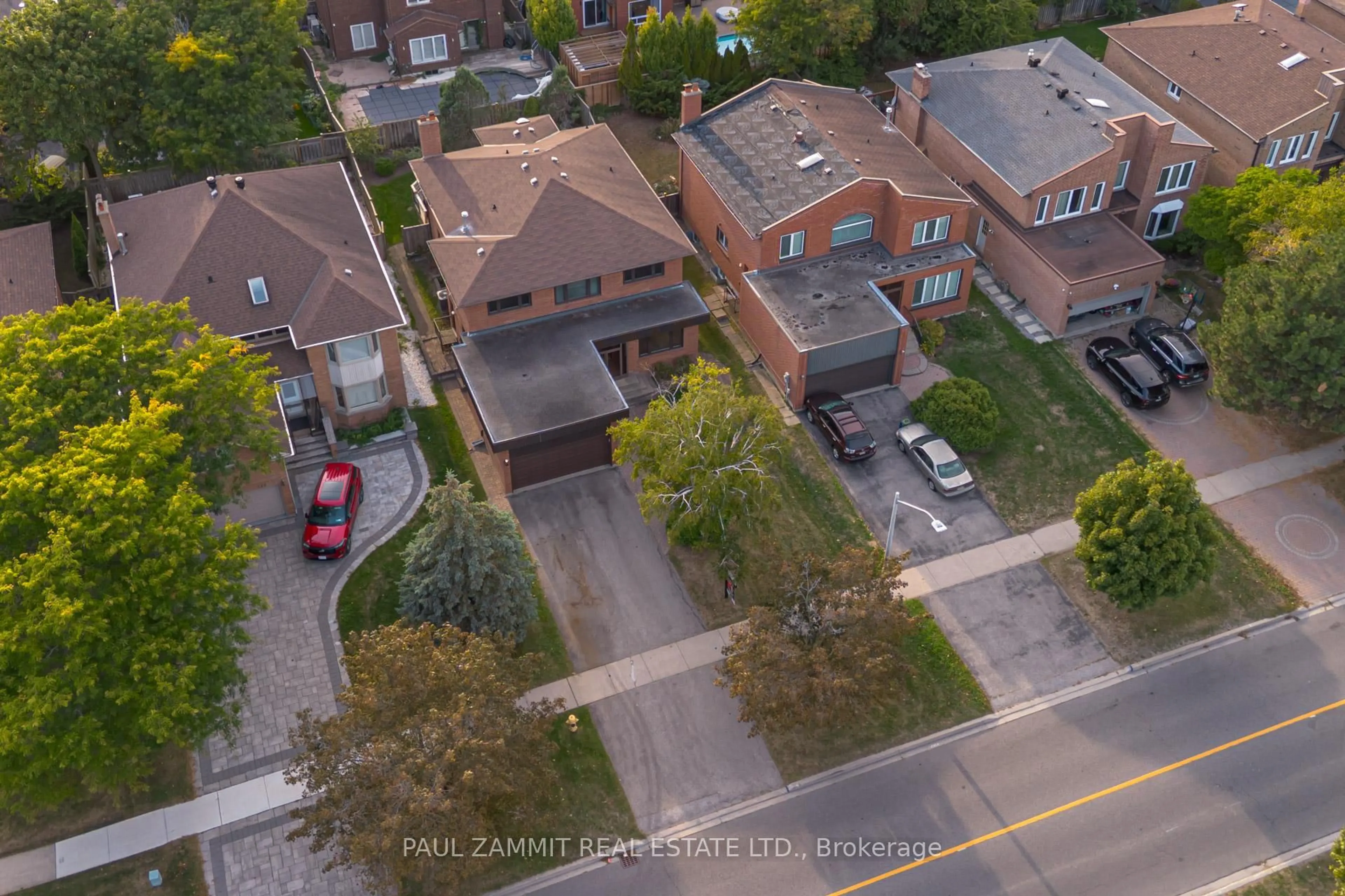 A pic from outside/outdoor area/front of a property/back of a property/a pic from drone, street for 278 Green Lane, Markham Ontario L3T 7J1