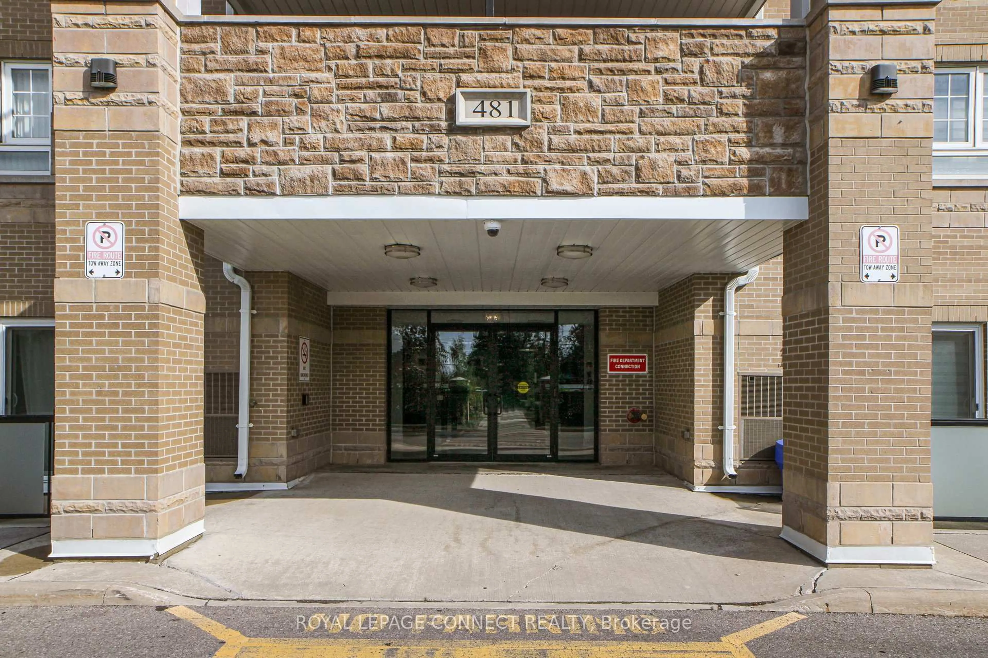 Indoor foyer for 481 Rupert Ave #321, Whitchurch-Stouffville Ontario L4A 1Y7