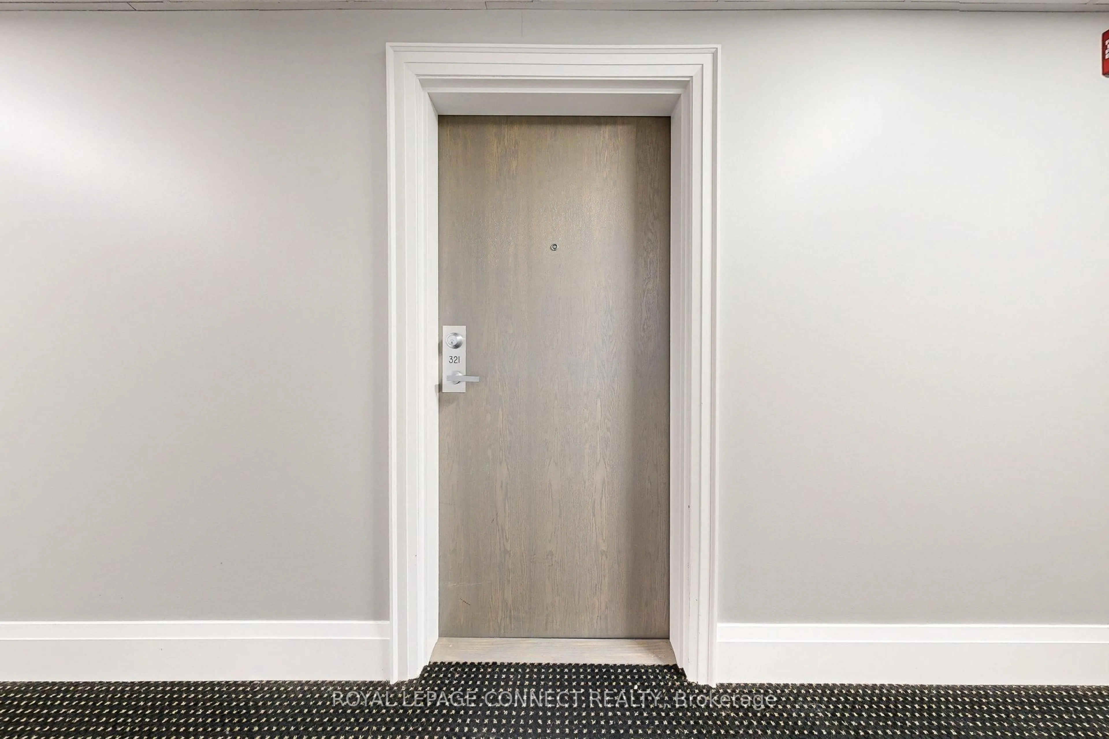 Indoor foyer for 481 Rupert Ave #321, Whitchurch-Stouffville Ontario L4A 1Y7