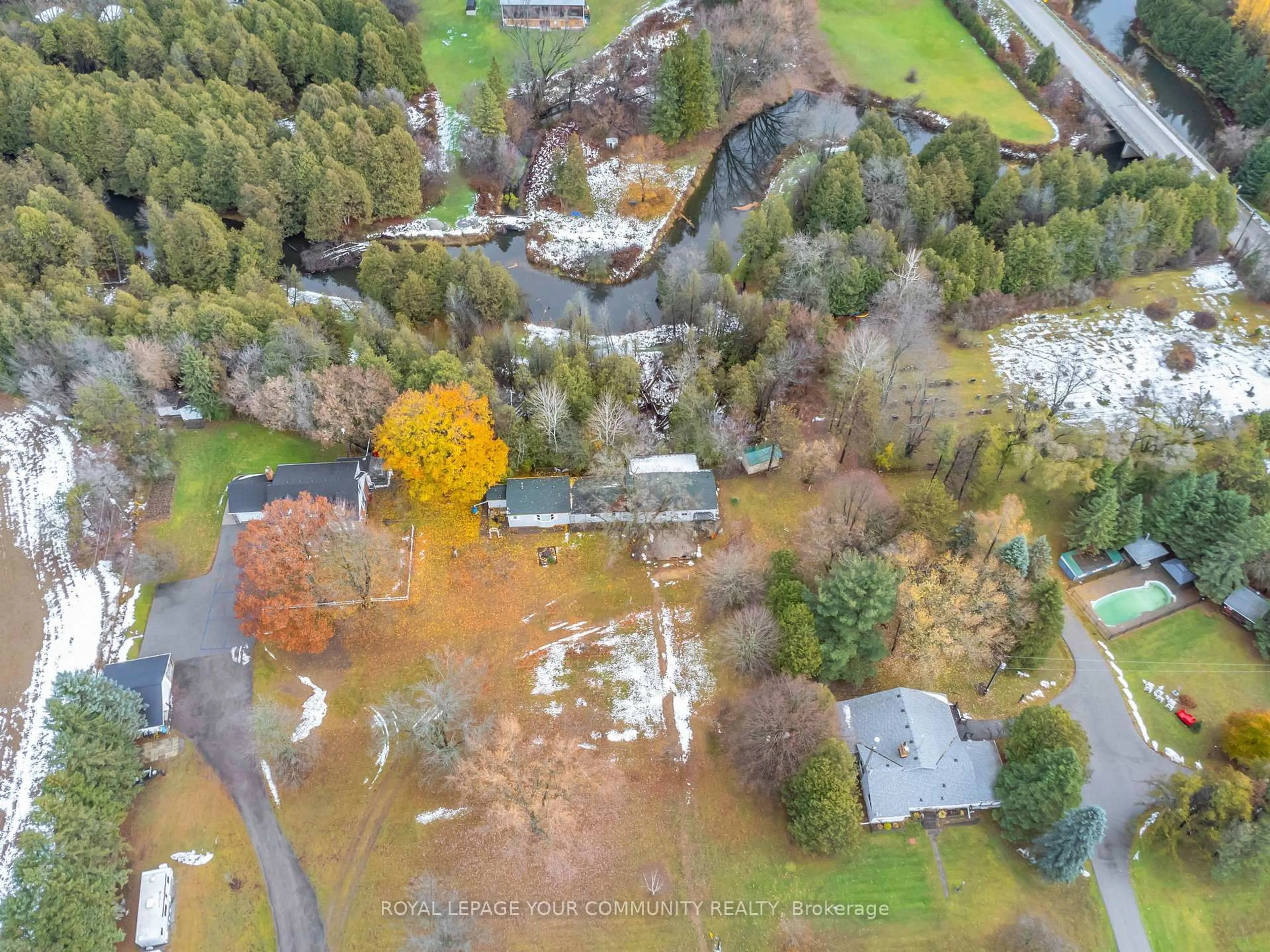 A pic from outside/outdoor area/front of a property/back of a property/a pic from drone, unknown for 696 Catering Rd, Georgina Ontario L0E 1R0