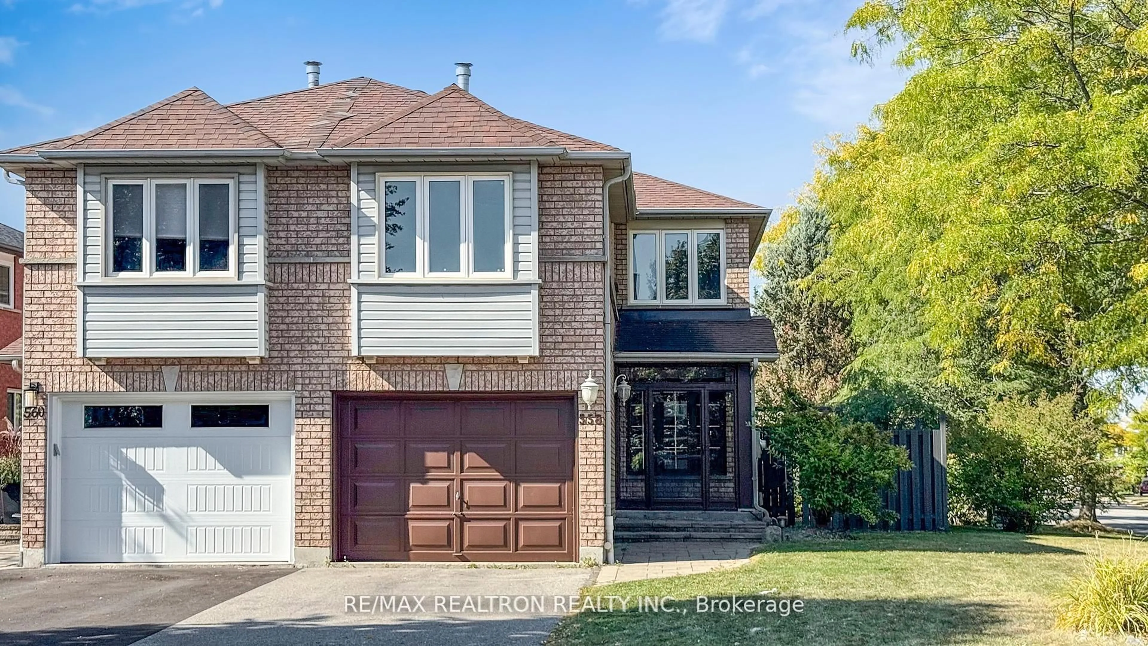 Home with brick exterior material, street for 558 Willowick Dr, Newmarket Ontario L3X 2A6