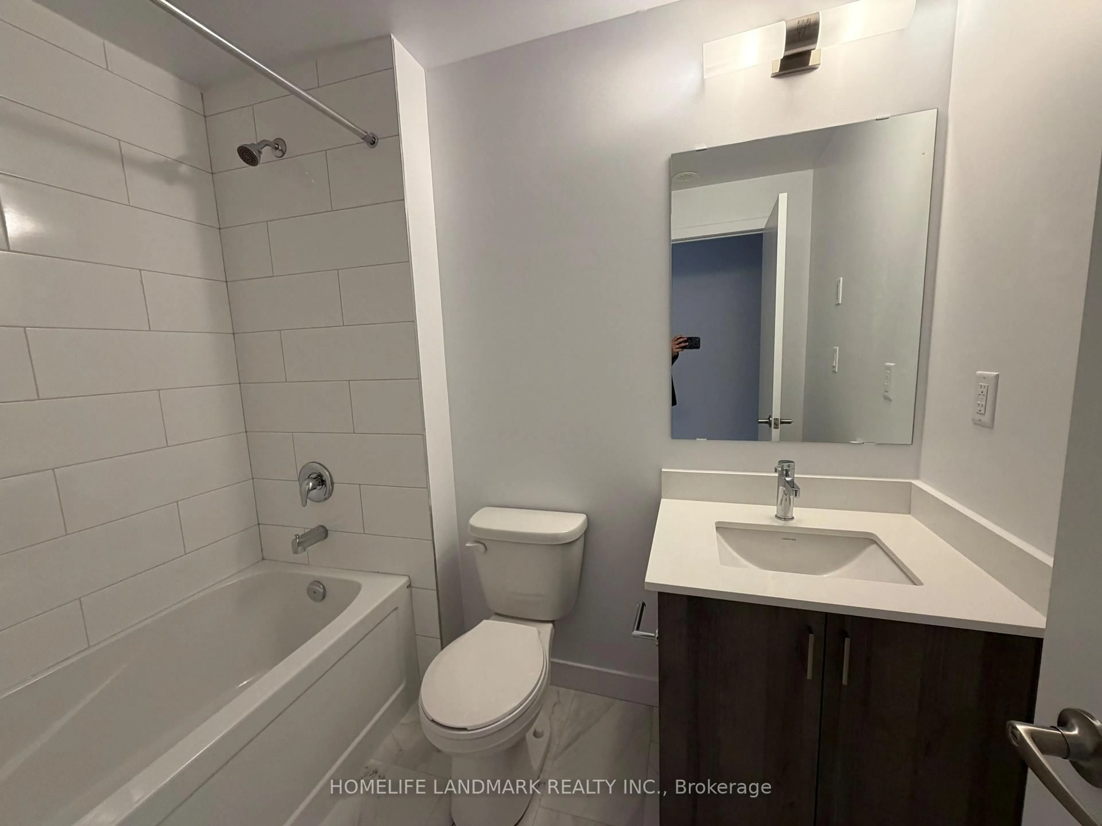 Standard bathroom, unknown for 3 Bancroft Lane #219, Richmond Hill Ontario L4E 1M1