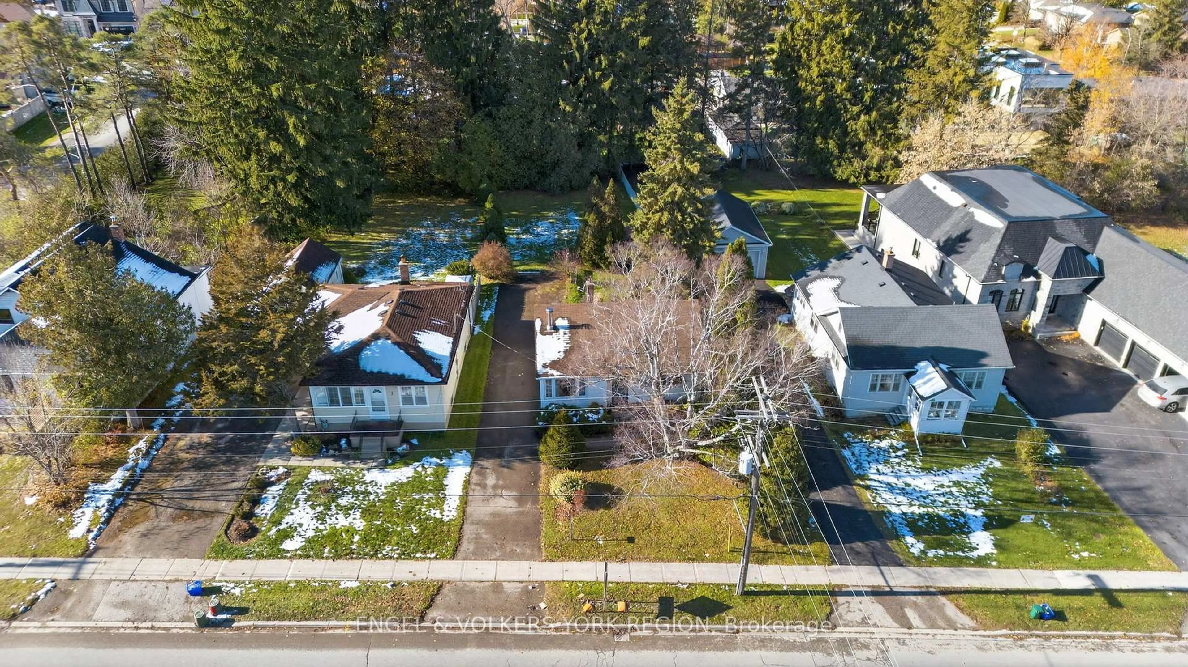 A pic from outside/outdoor area/front of a property/back of a property/a pic from drone, street for 13132 Keele St, King Ontario L7B 1J1