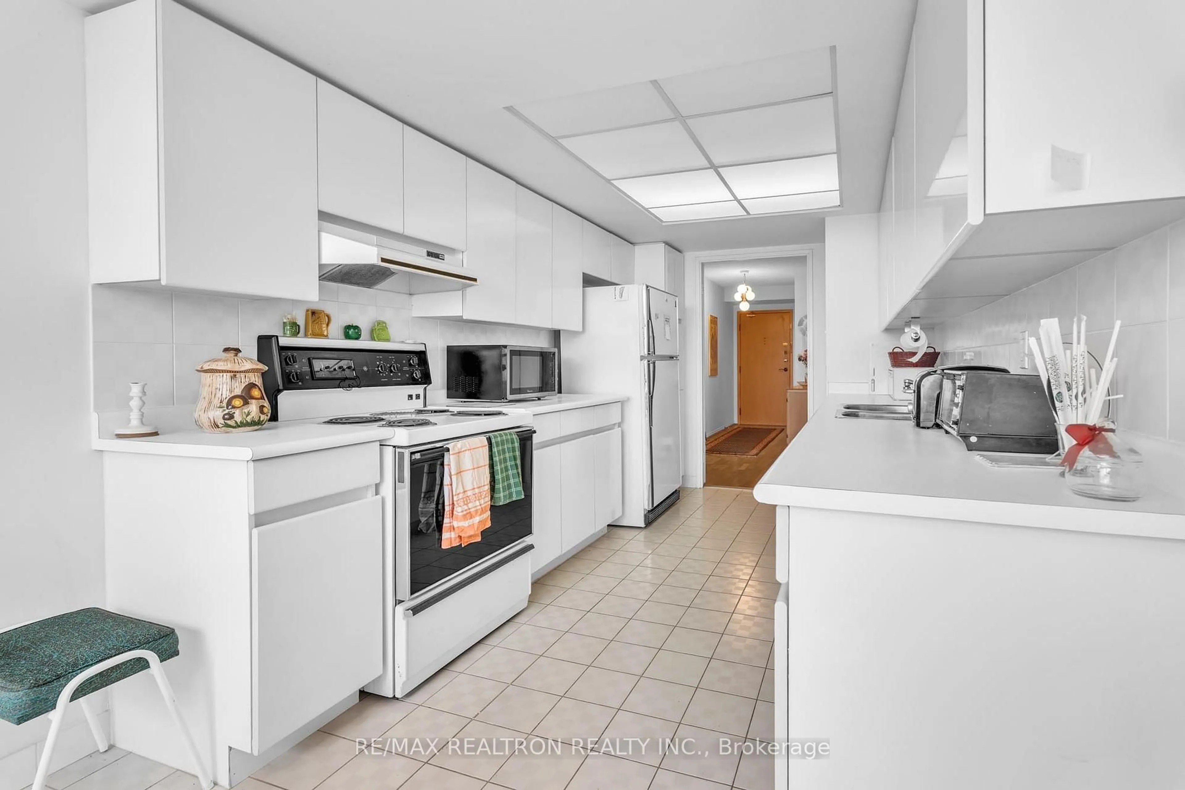 Standard kitchen, ceramic/tile floor for 7825 Bayview Ave #411, Markham Ontario L3T 7N2