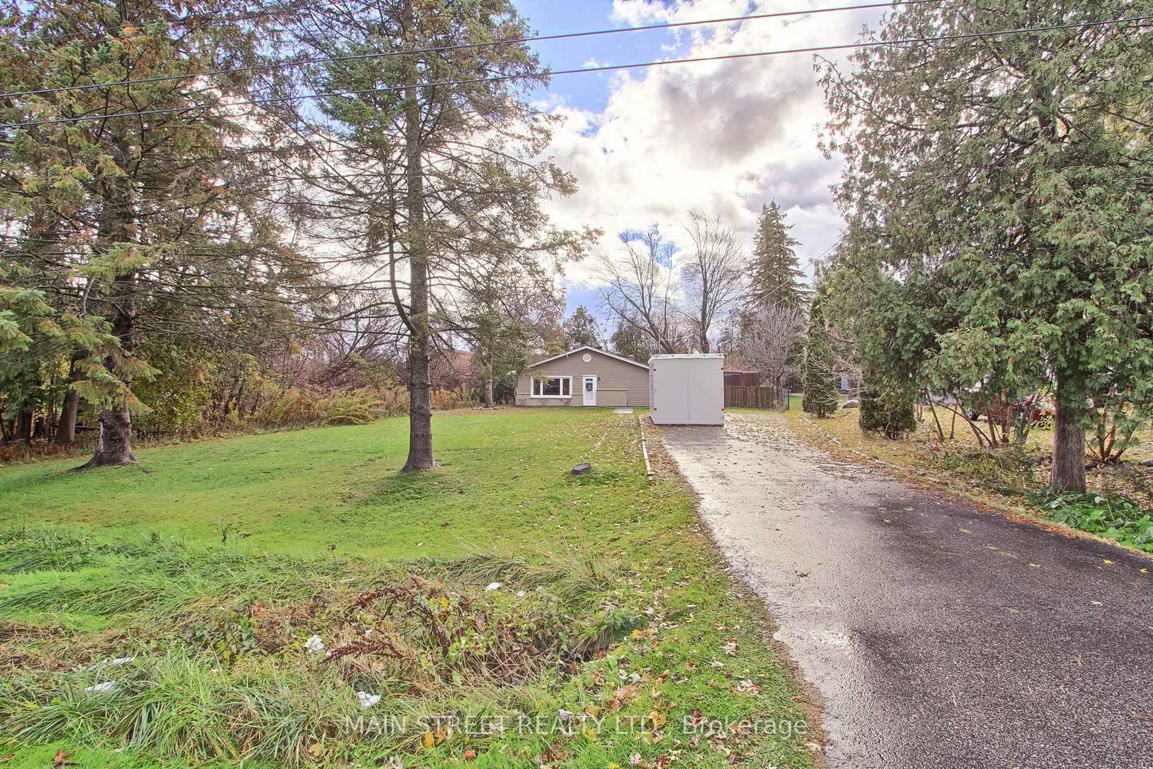 A pic from outside/outdoor area/front of a property/back of a property/a pic from drone, unknown for 1021 Goshen Rd, Innisfil Ontario L9S 2B5