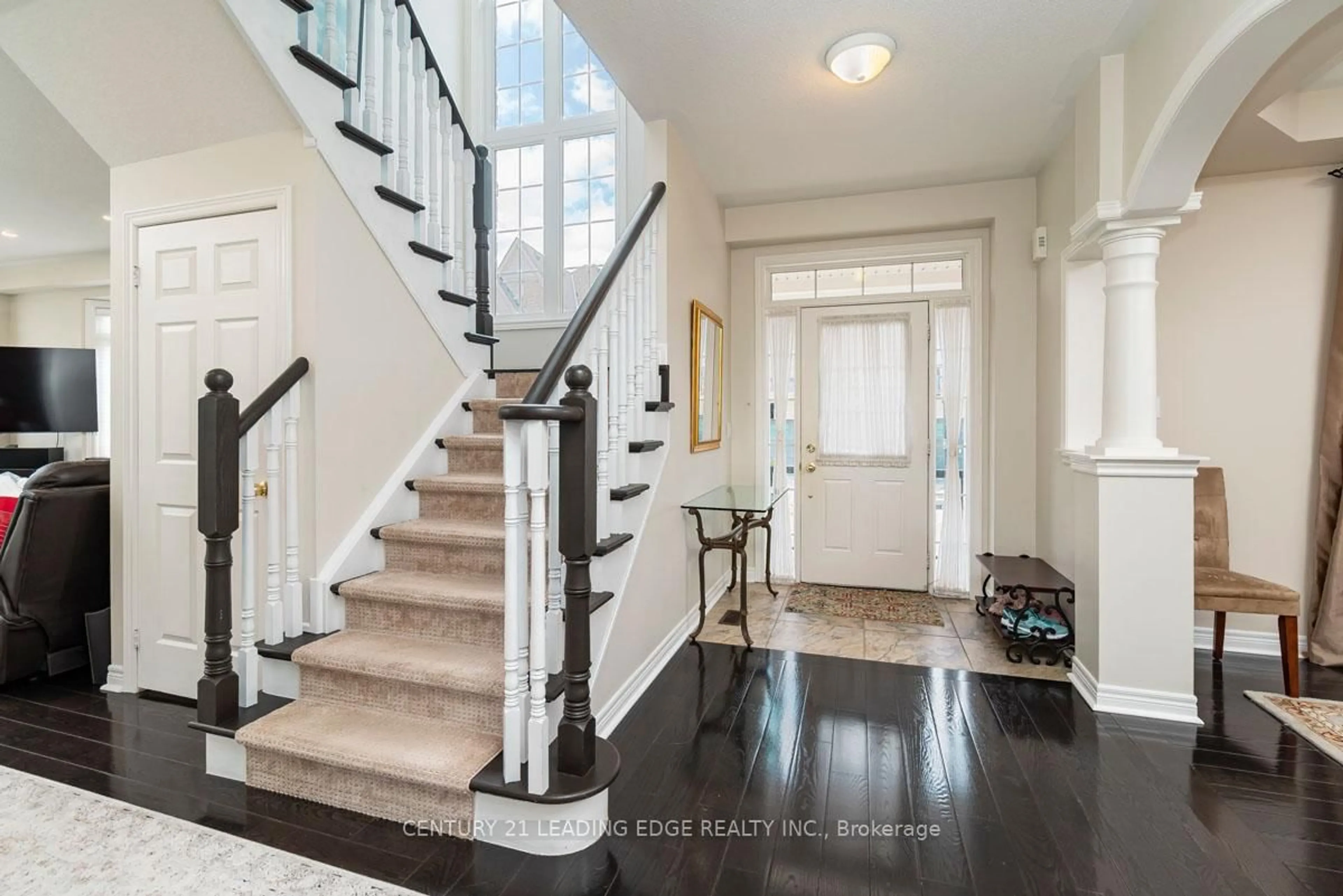 Indoor entryway for 450 Worthington Ave, Richmond Hill Ontario L4E 0E5