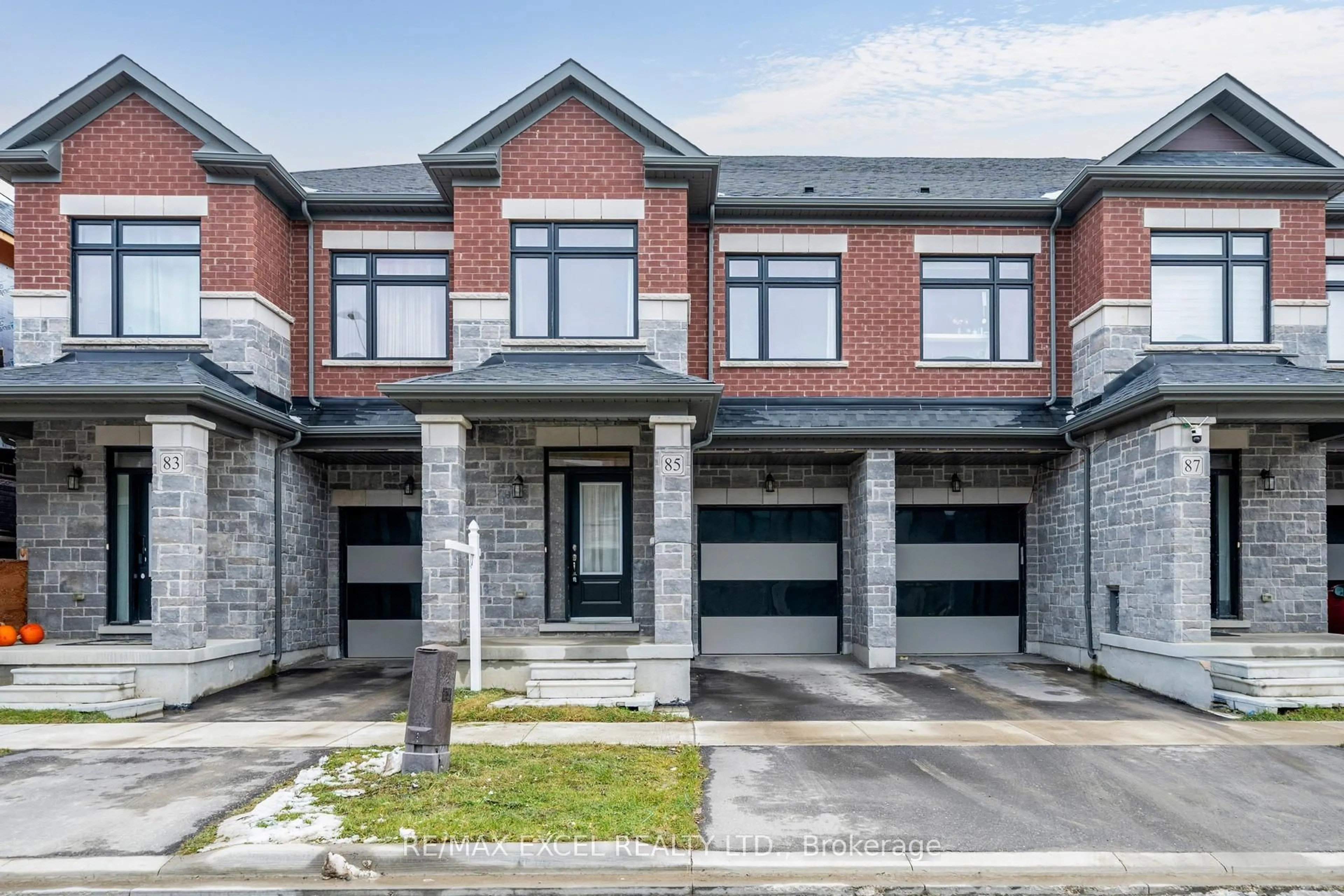 Home with brick exterior material, street for 85 Robert Eaton Ave, Markham Ontario L3S 0G2