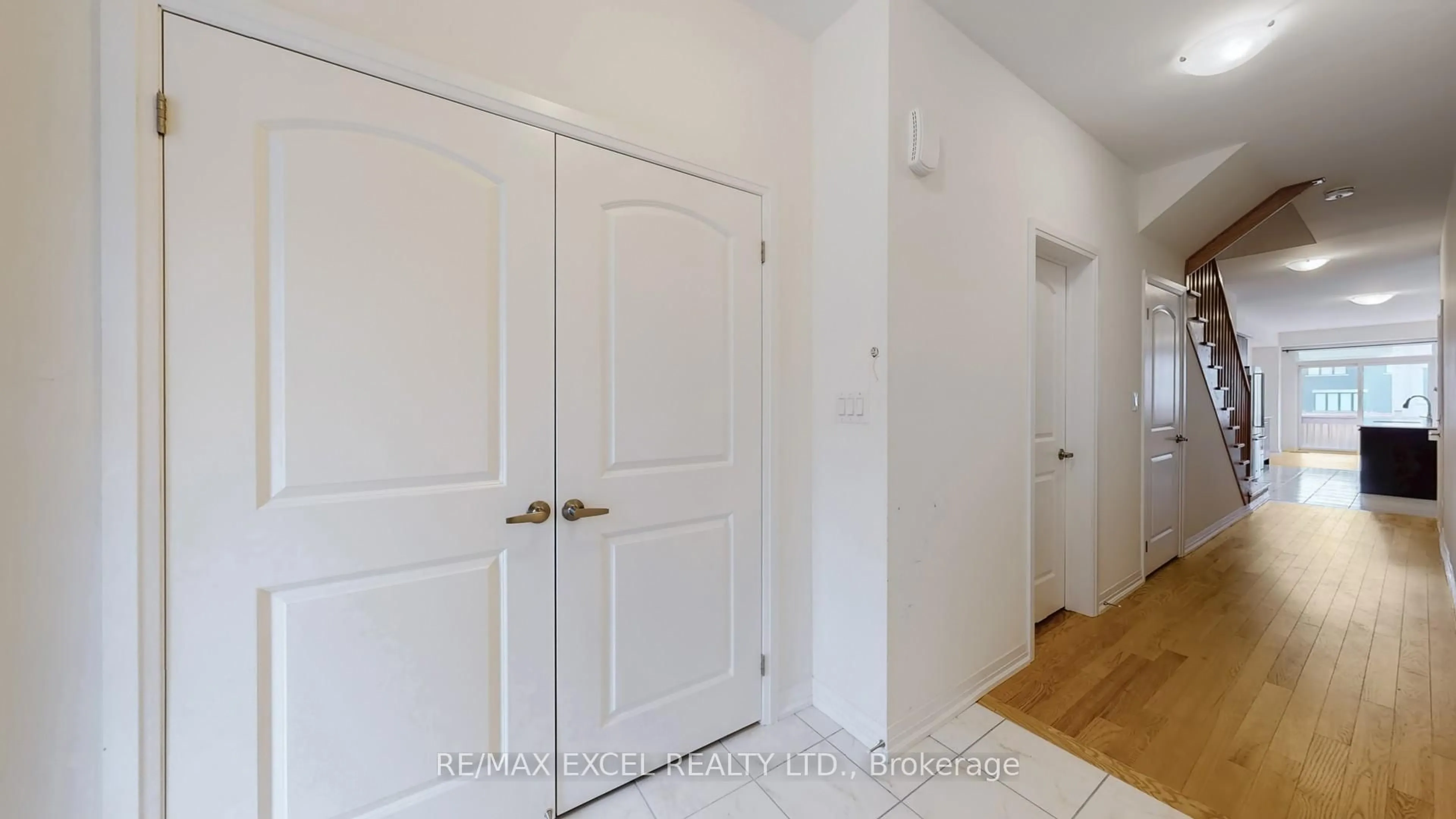 Indoor entryway for 85 Robert Eaton Ave, Markham Ontario L3S 0G2