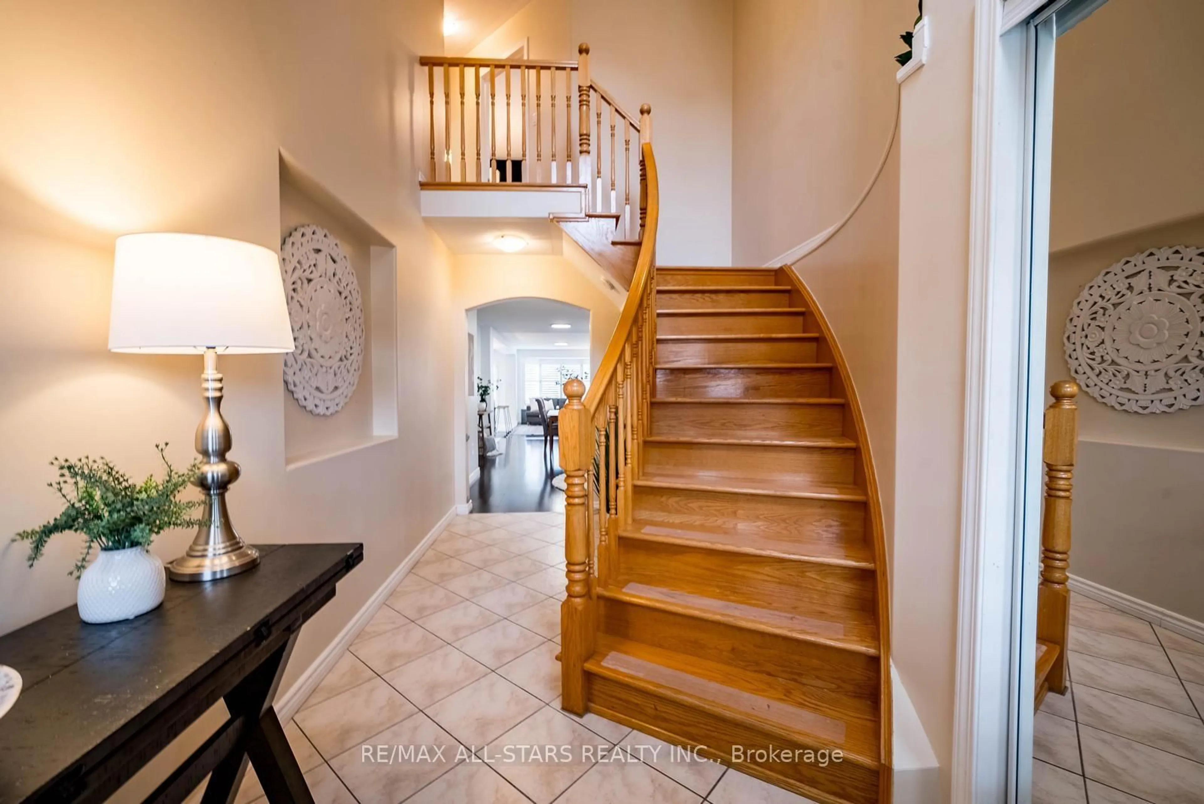 Indoor entryway for 153 Dougherty Cres, Whitchurch-Stouffville Ontario L4A 0A7