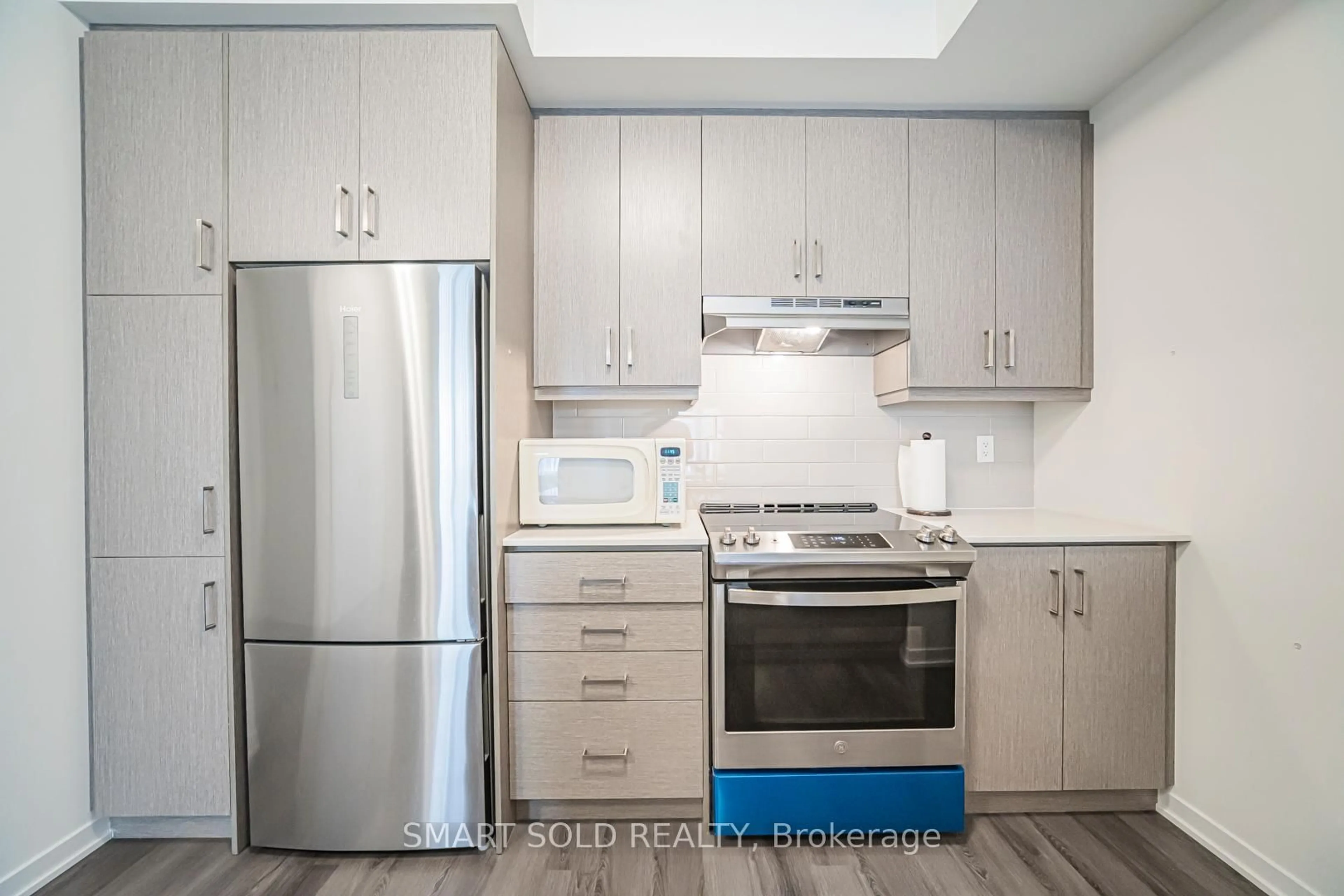 Standard kitchen, unknown for 121 Honeycrisp Cres #239, Vaughan Ontario L4K 0N7