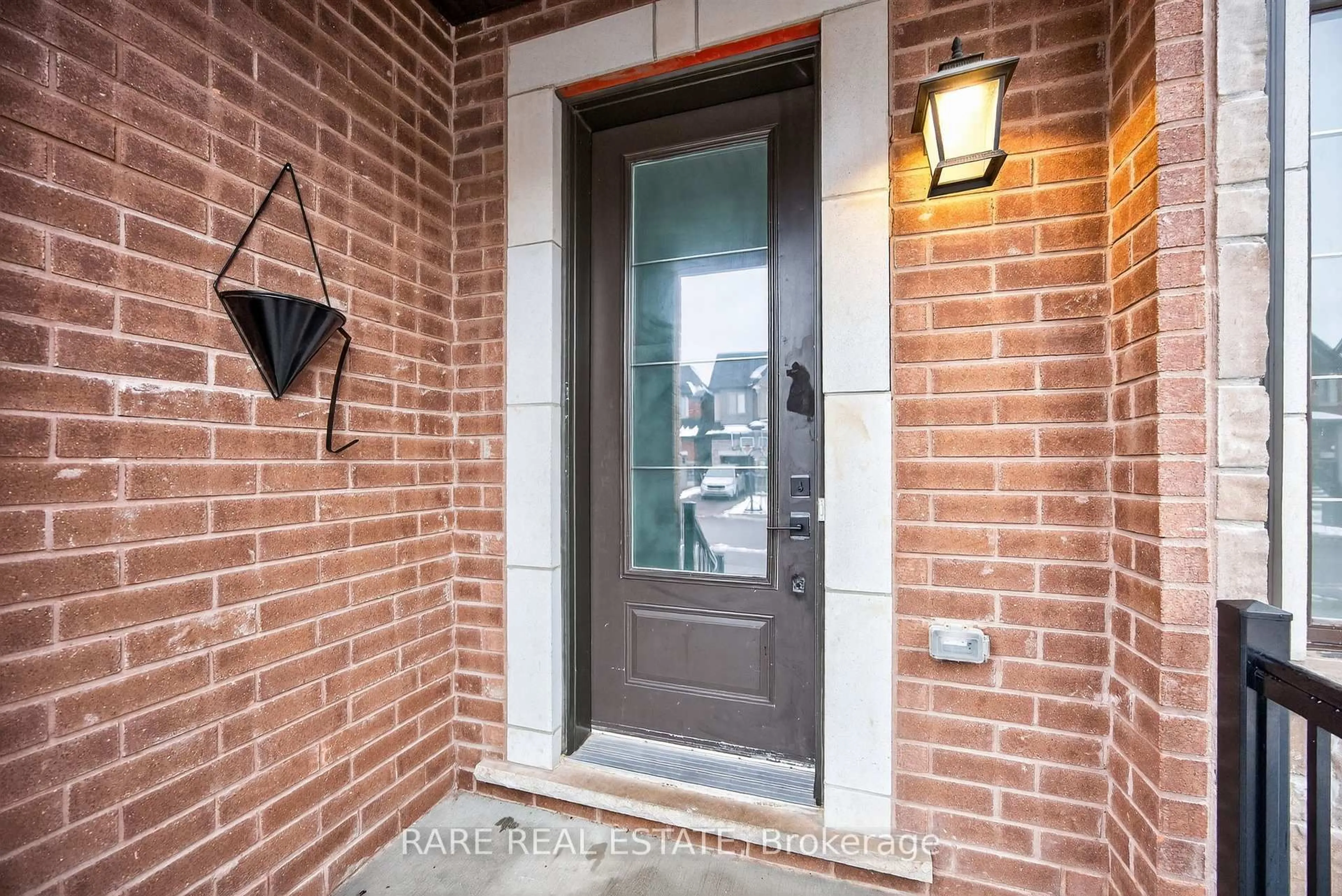 Indoor entryway for 2131 Wilson St, Innisfil Ontario L9S 0N8