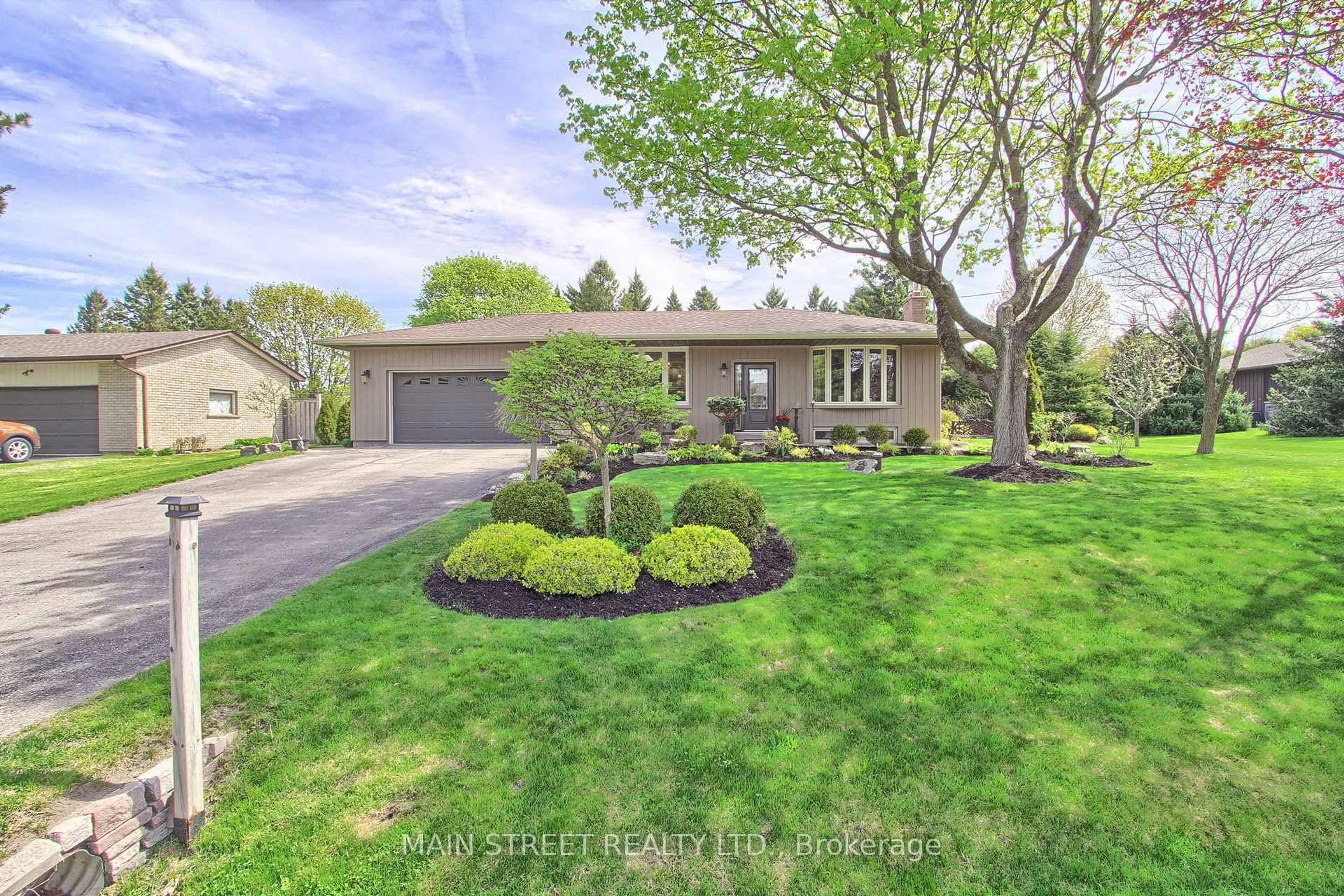 A pic from outside/outdoor area/front of a property/back of a property/a pic from drone, street for 3839 Front St, Uxbridge Ontario L0C 1A0