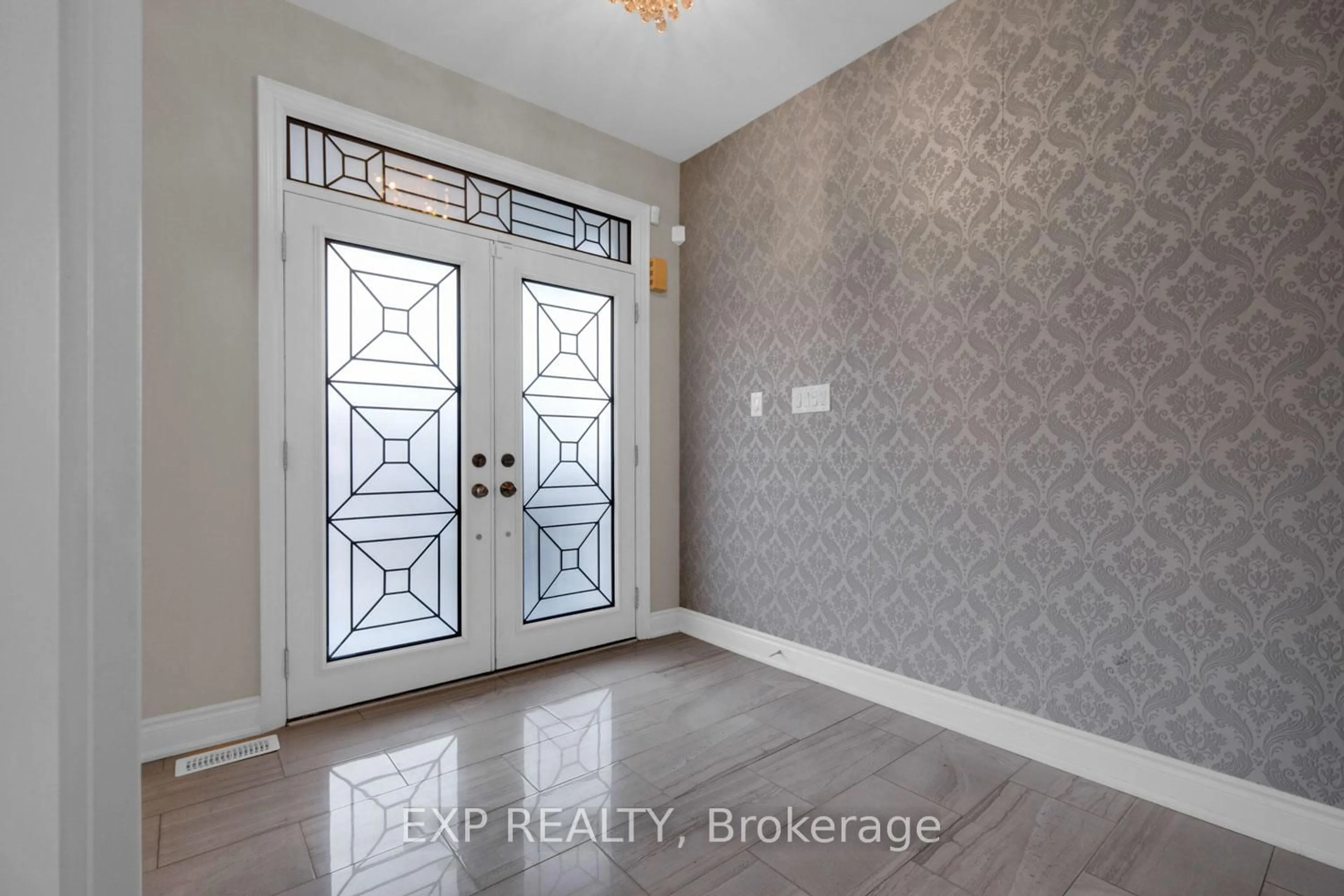 Indoor entryway for 1343 Lawson St, Innisfil Ontario L9S 0K8