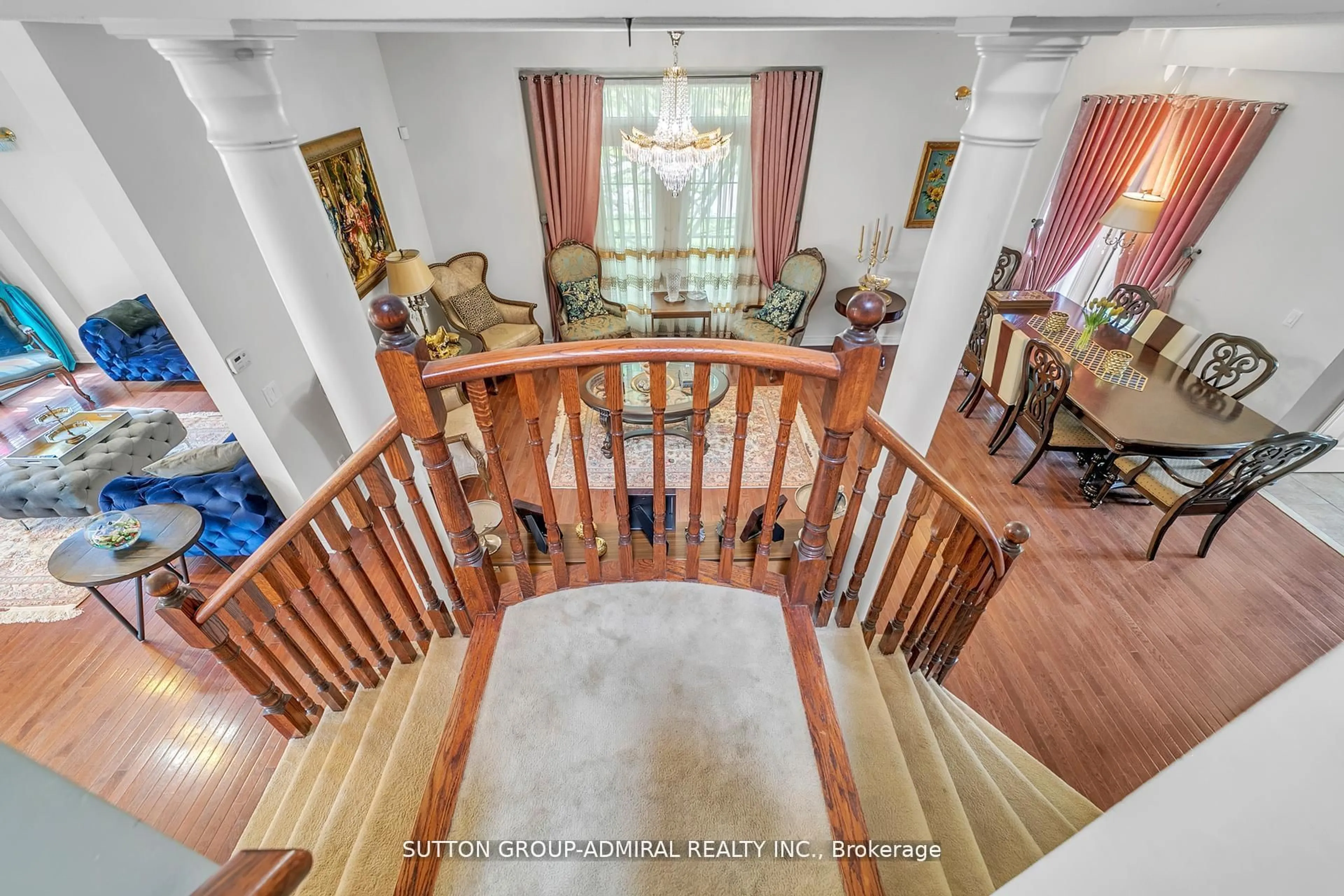 Indoor foyer for 70 Blackforest Dr, Richmond Hill Ontario L4E 4R5