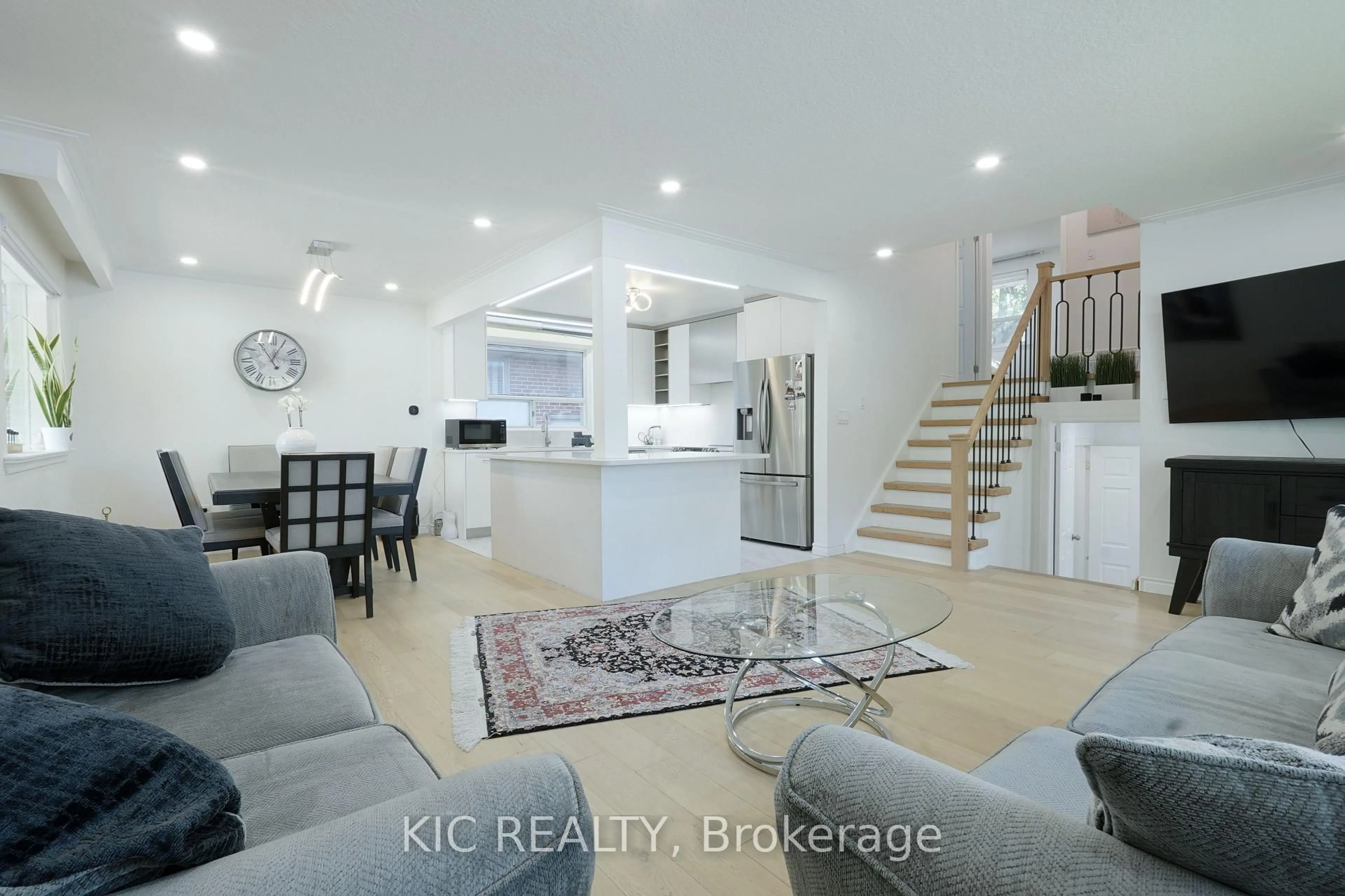 Open concept kitchen, unknown for 249 Tampico Rd, Richmond Hill Ontario L4C 4R8