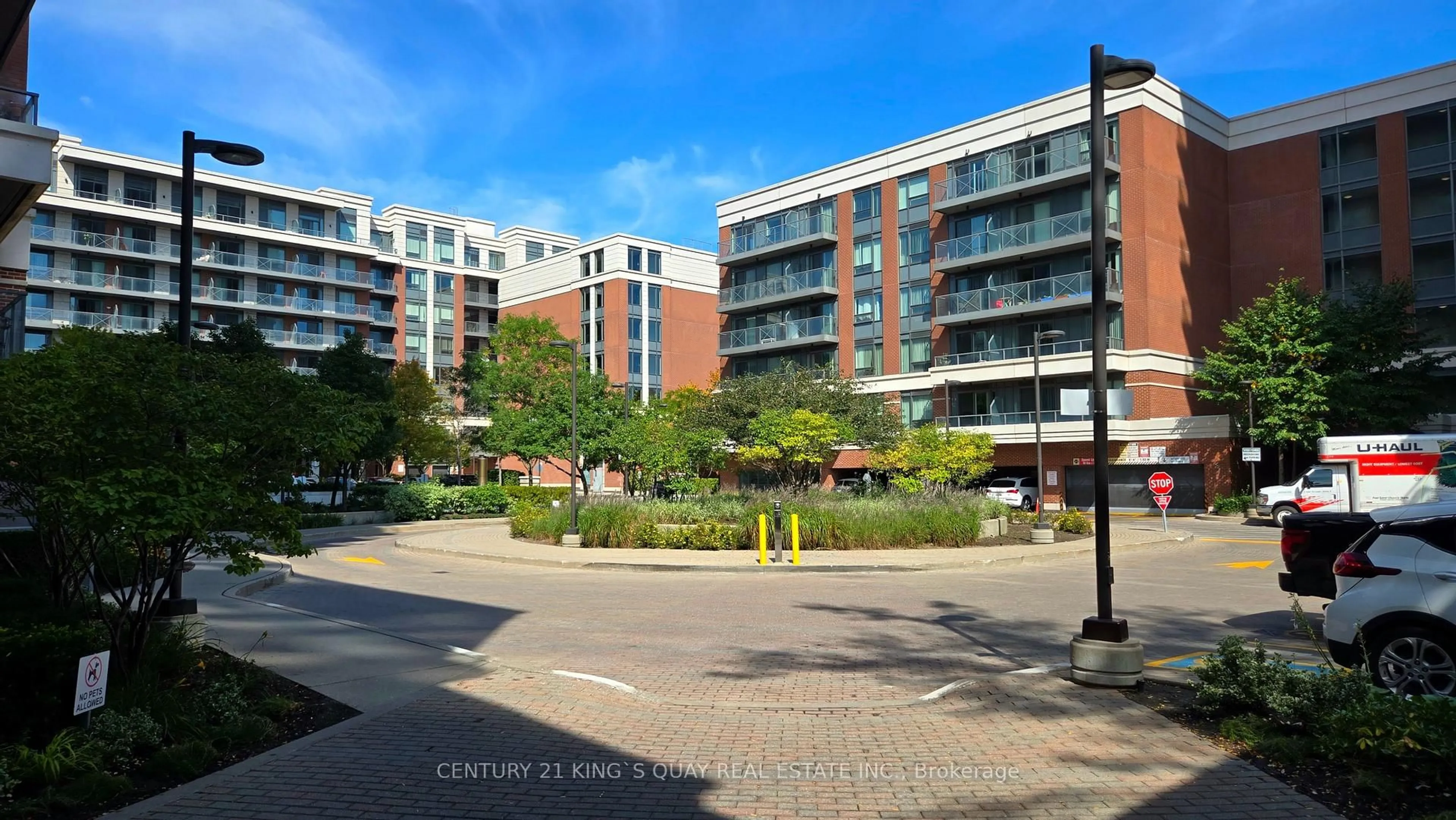 A pic from outside/outdoor area/front of a property/back of a property/a pic from drone, unknown for 1 Uptown Dr #1208, Markham Ontario L3R 5C1