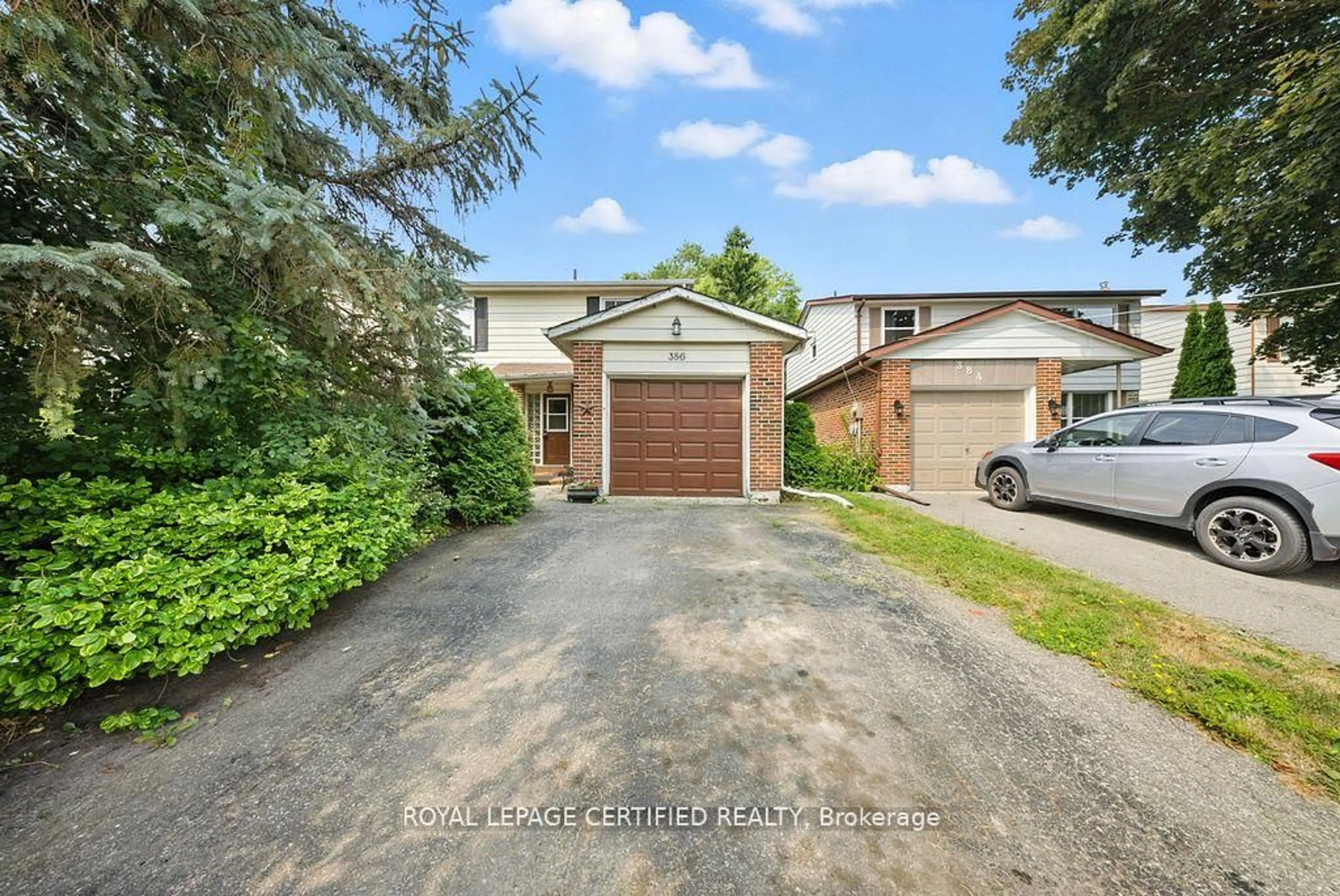 A pic from outside/outdoor area/front of a property/back of a property/a pic from drone, street for 386 Handley Cres, Newmarket Ontario L3Y 4T4
