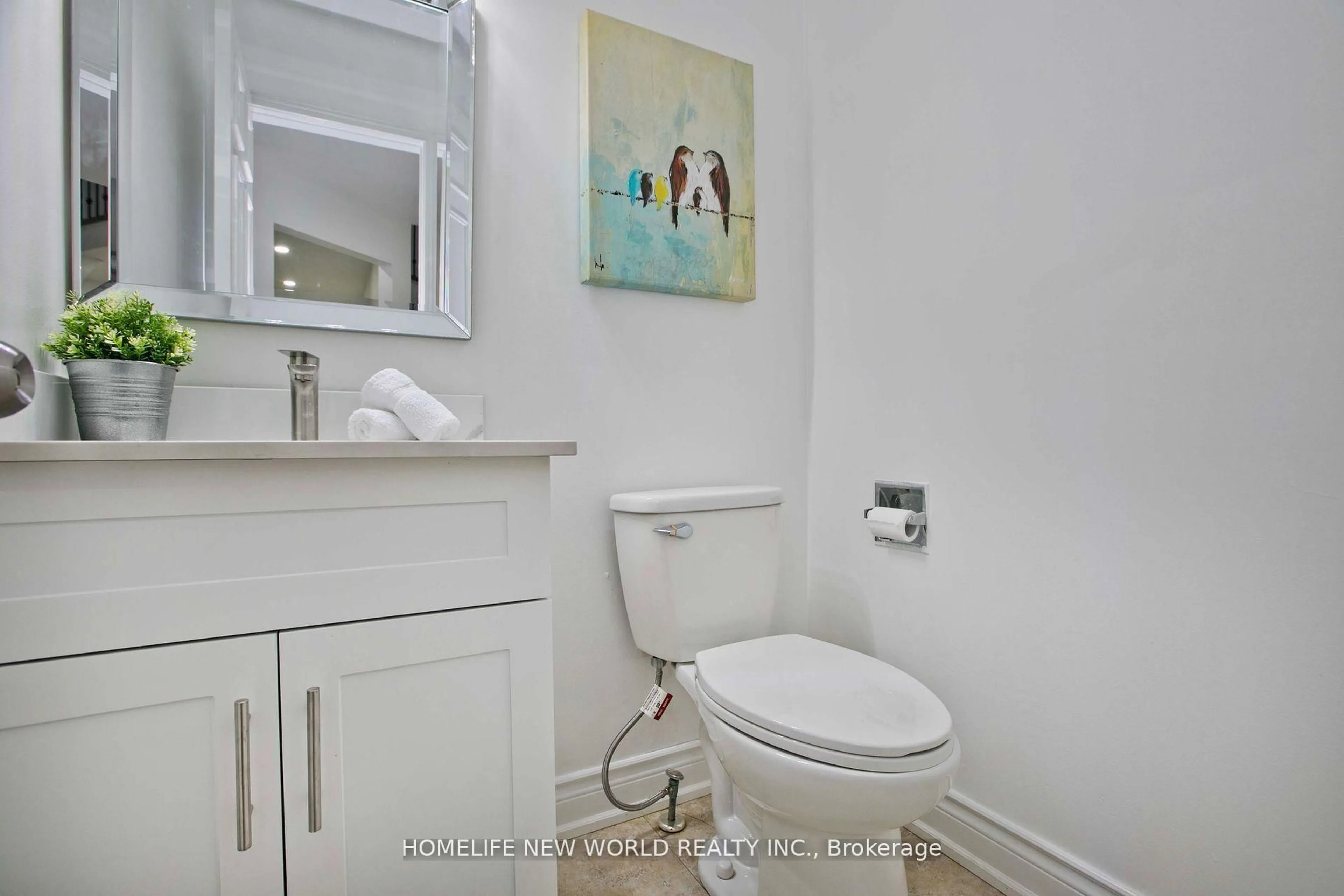 Standard bathroom, ceramic/tile floor for 94 Weldrick Rd, Richmond Hill Ontario L4C 8T7