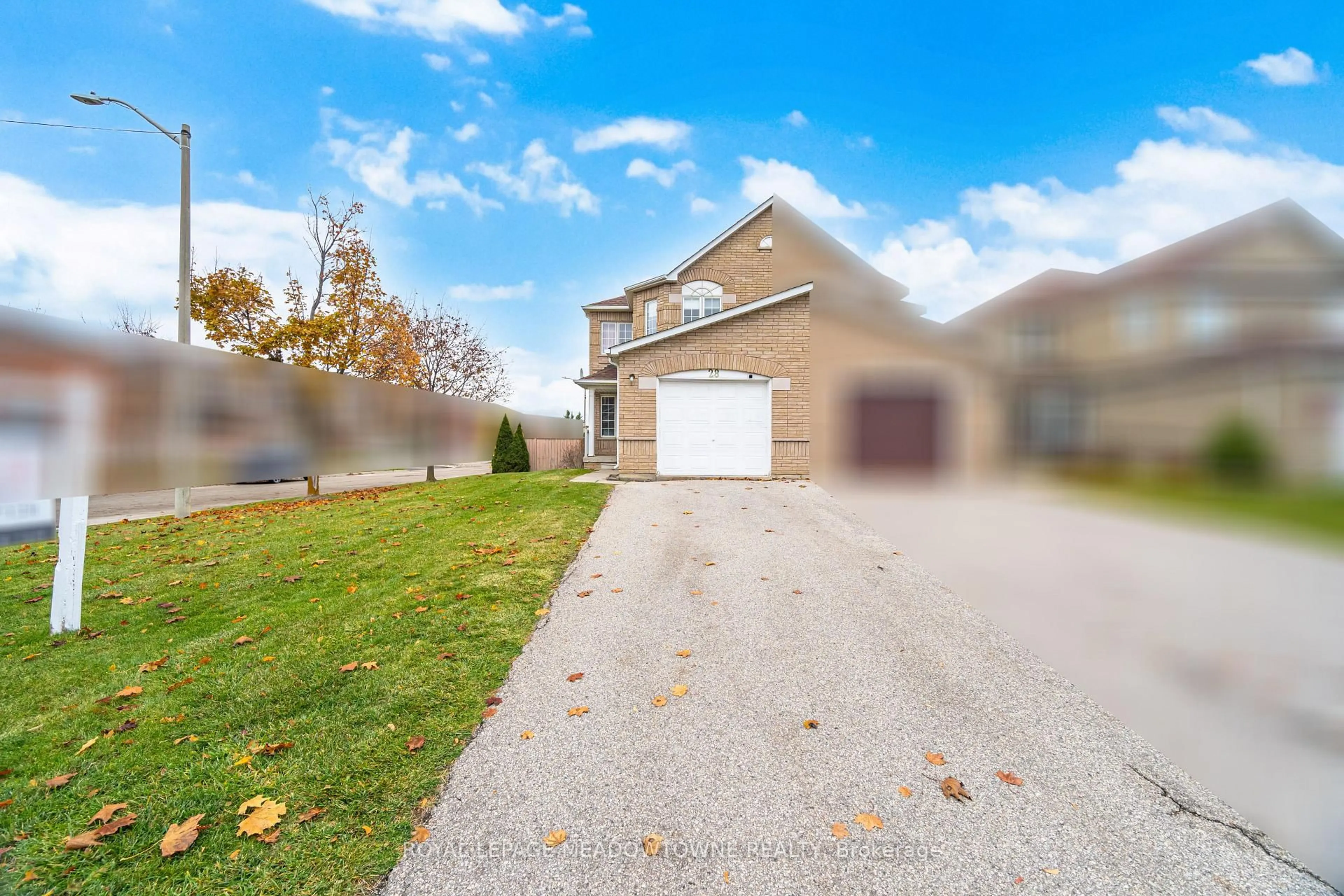 A pic from outside/outdoor area/front of a property/back of a property/a pic from drone, street for 28 Condotti Dr, Vaughan Ontario L4H 2C8