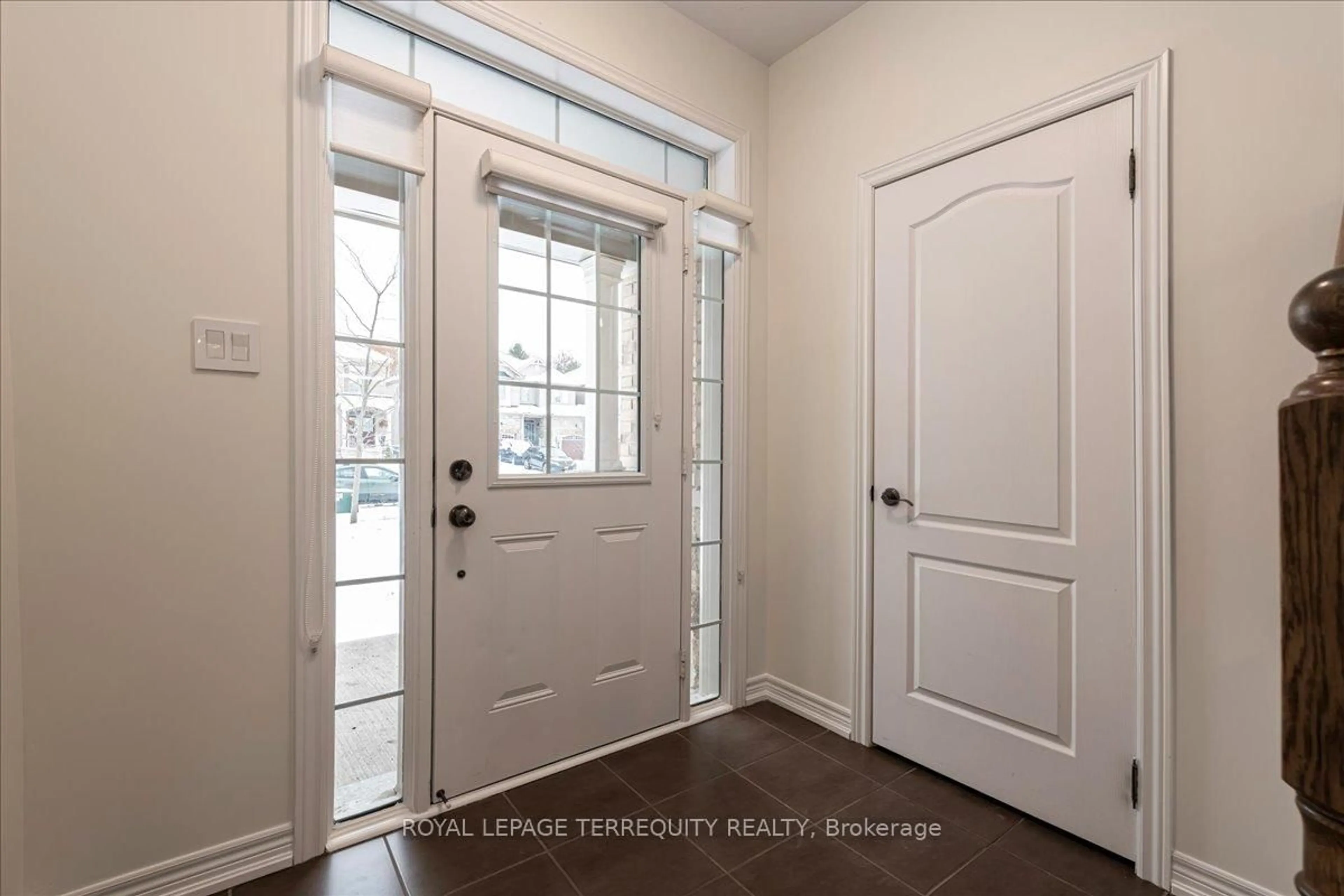 Indoor entryway for 60 Greenwood Dr, Essa Ontario L0M 1B5