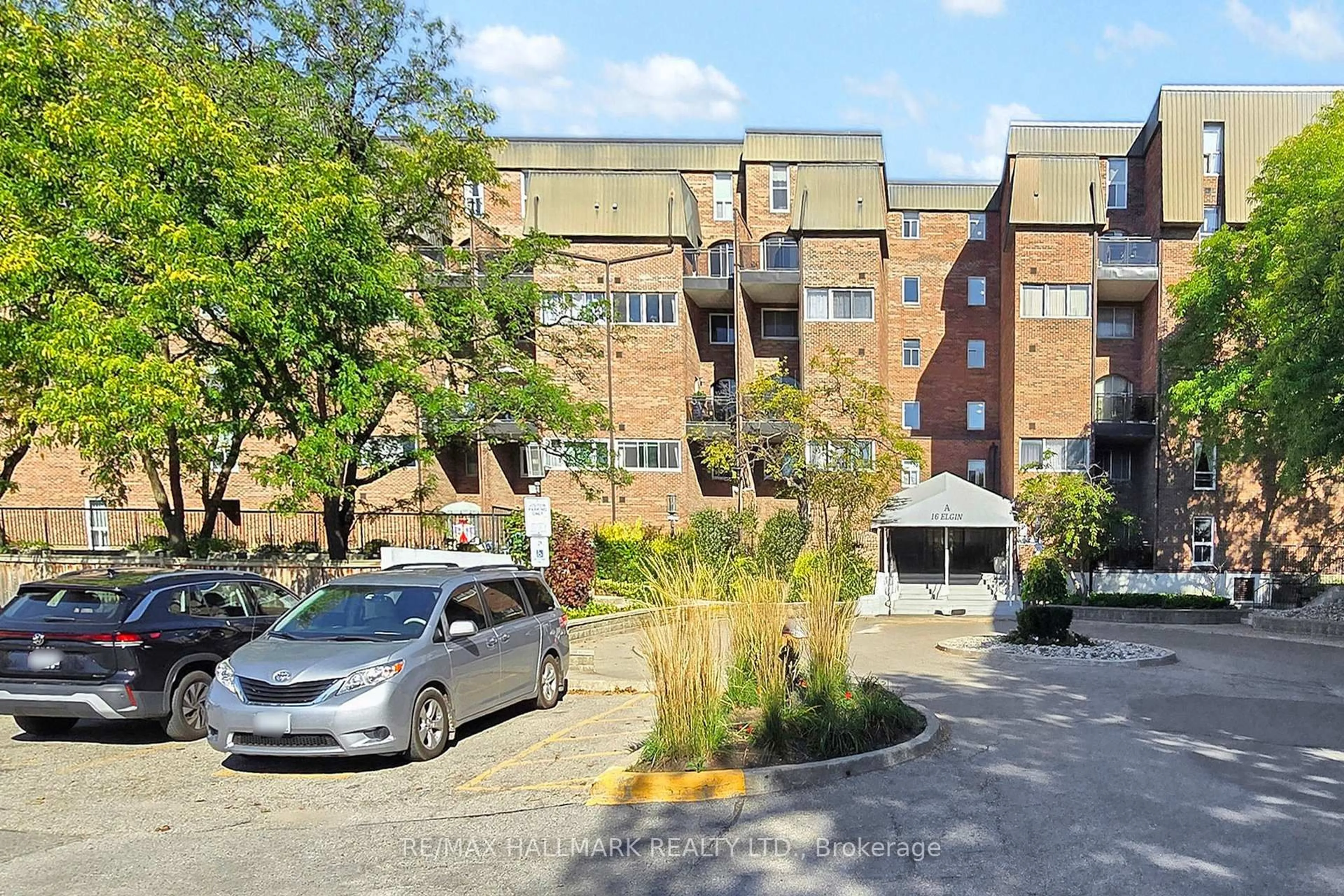 A pic from outside/outdoor area/front of a property/back of a property/a pic from drone, street for 16 Elgin St #316, Markham Ontario L3T 4T4