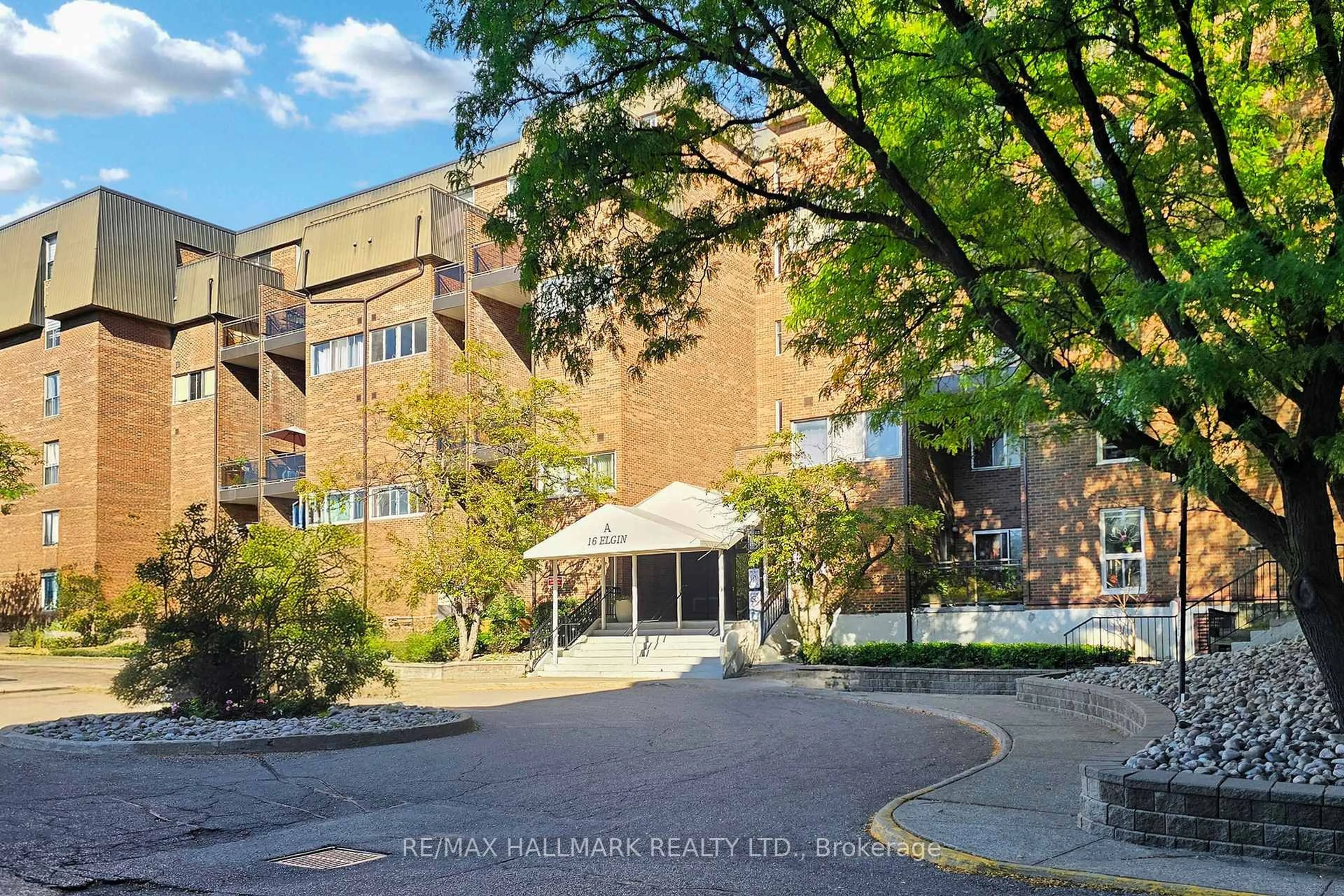 Patio, building for 16 Elgin St #316, Markham Ontario L3T 4T4