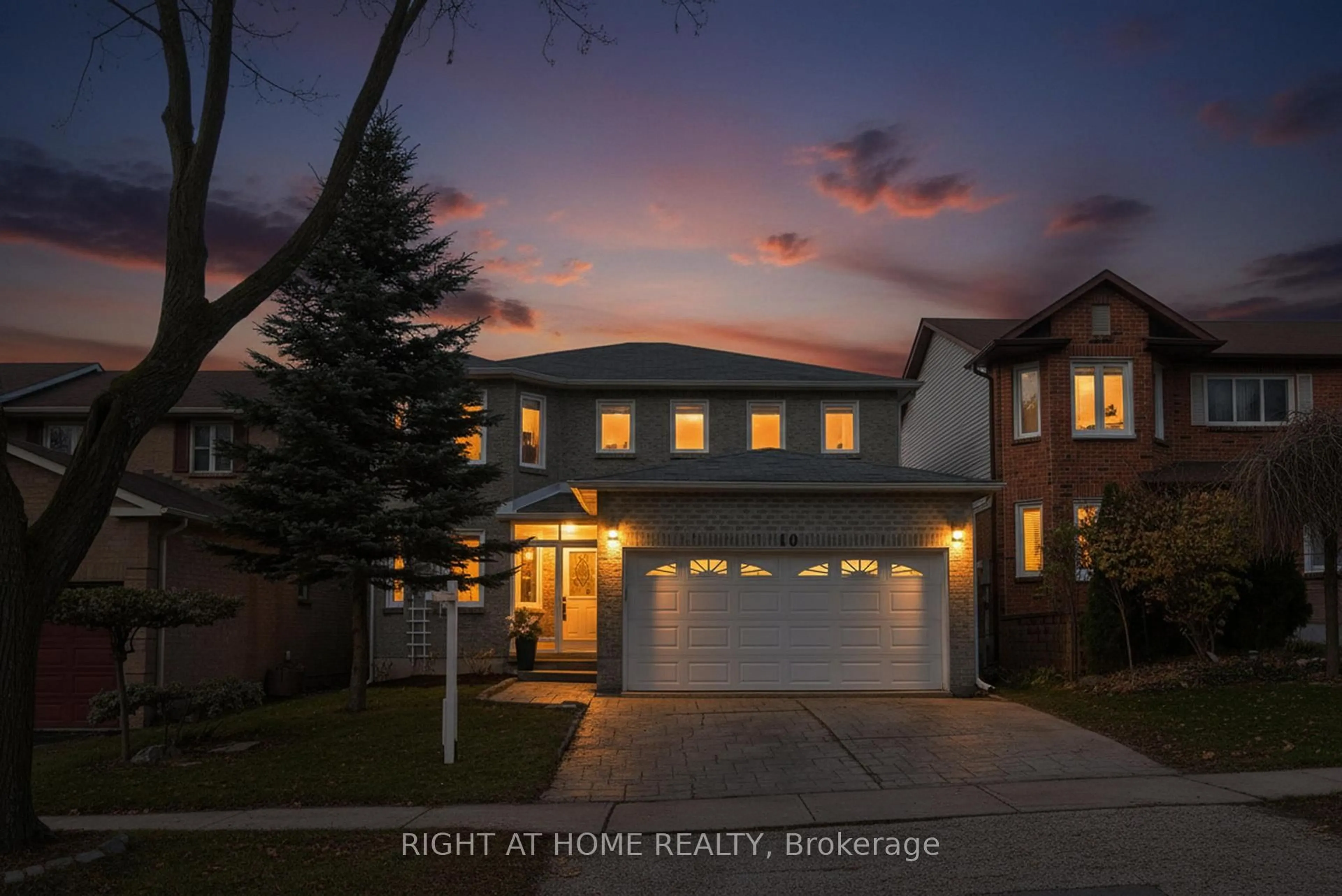 Unknown for 10 Closs Sq, Aurora Ontario L4G 5H7