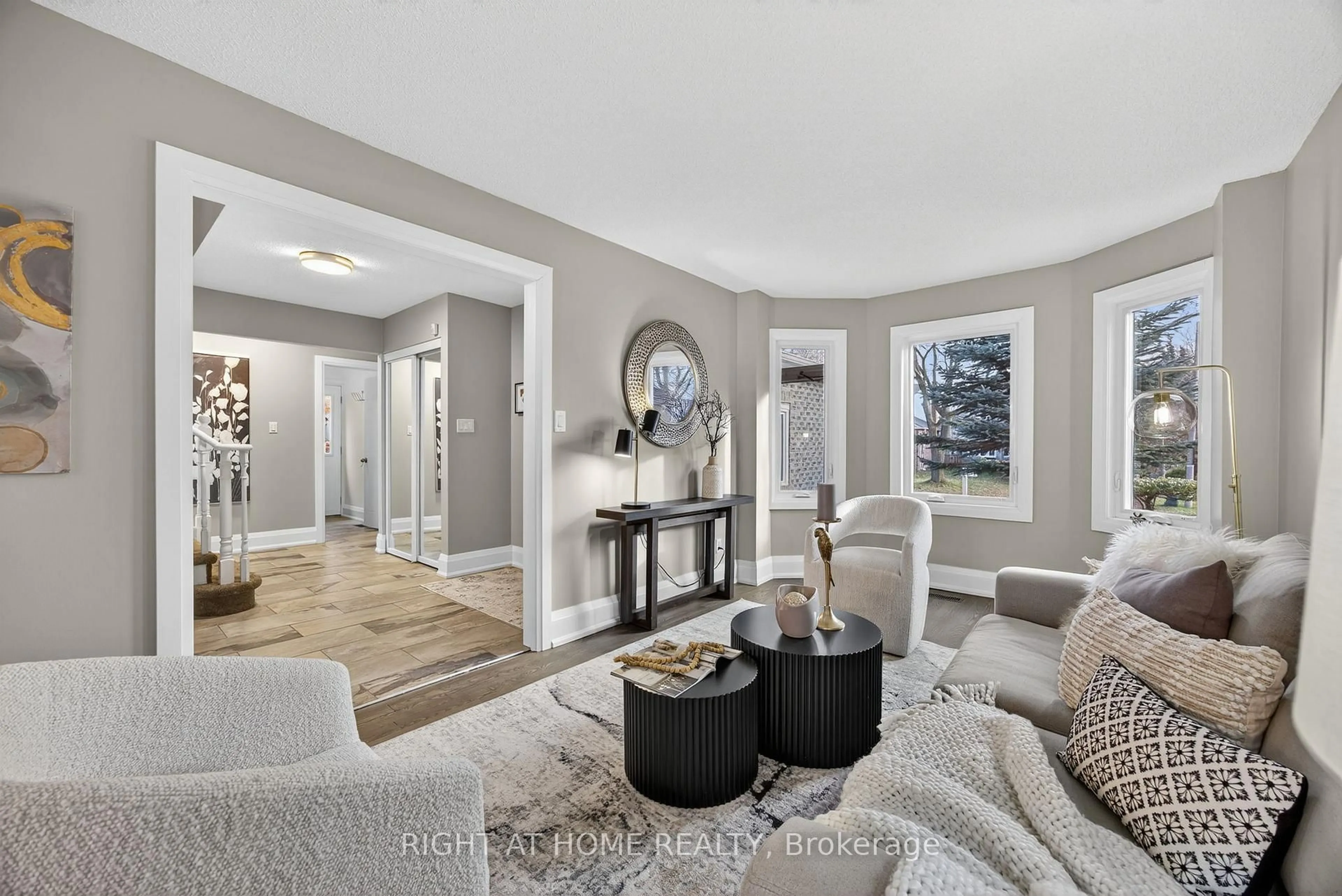 Living room with furniture, unknown for 10 Closs Sq, Aurora Ontario L4G 5H7