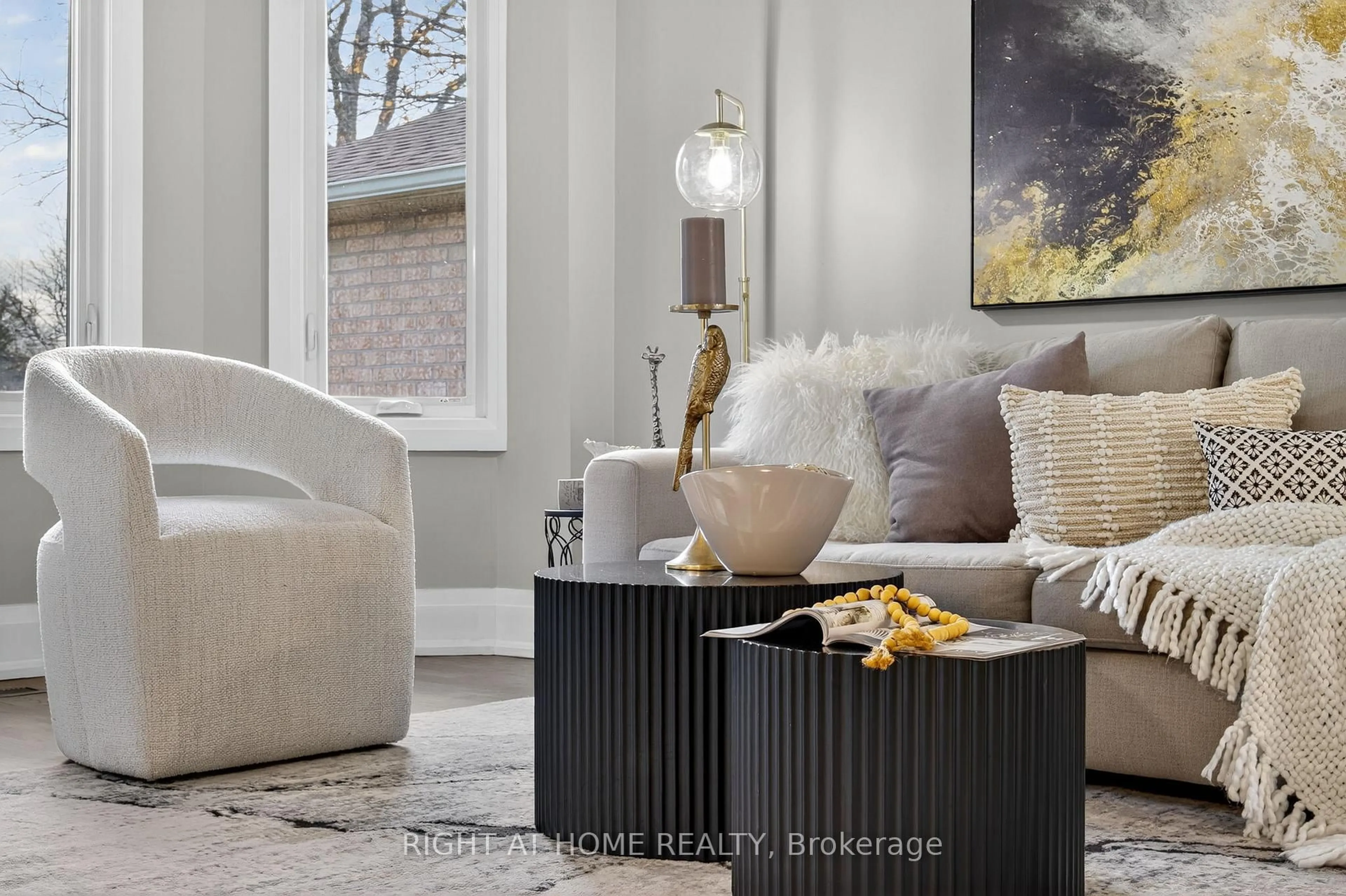 Living room with furniture, unknown for 10 Closs Sq, Aurora Ontario L4G 5H7