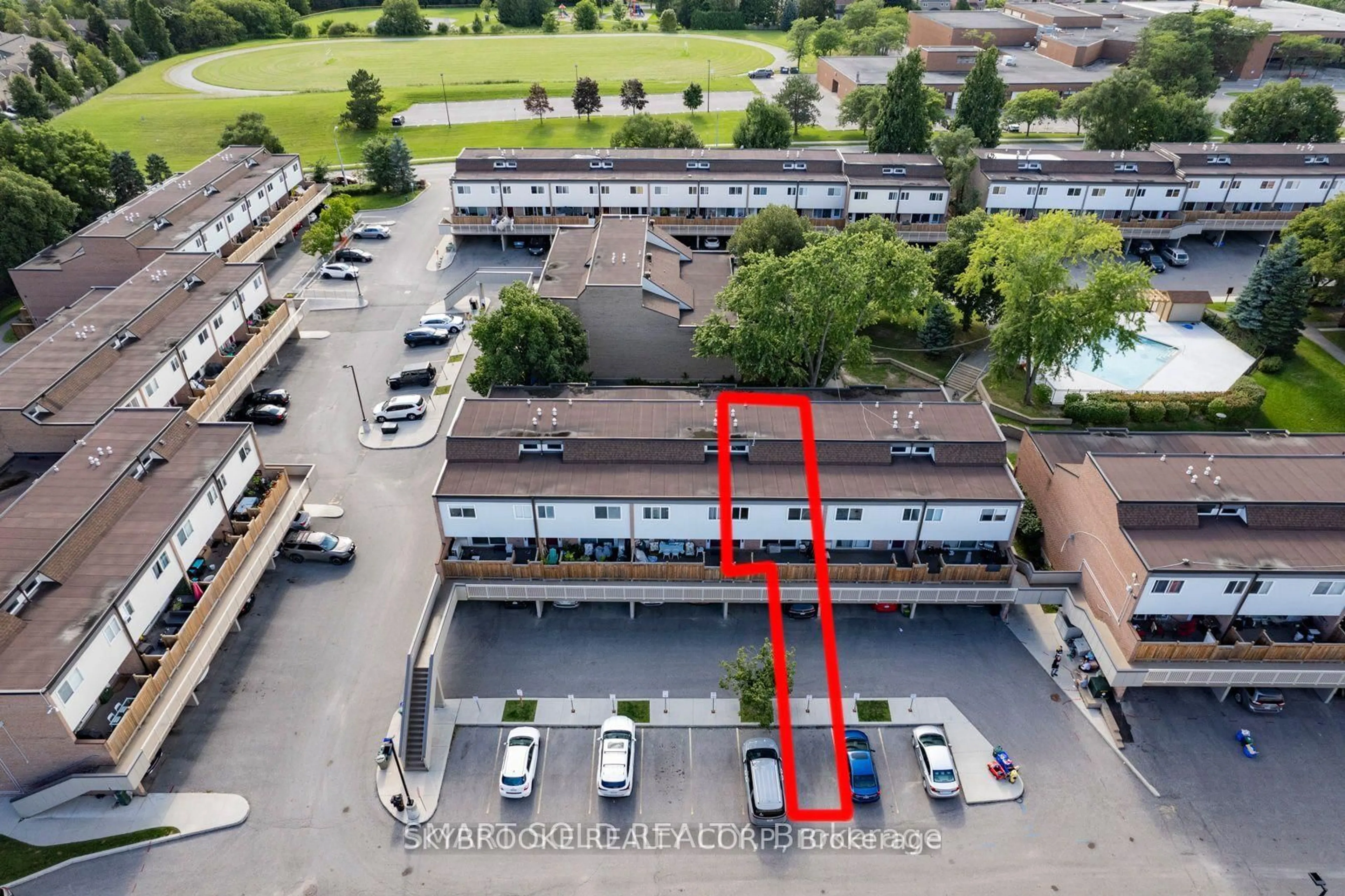 A pic from outside/outdoor area/front of a property/back of a property/a pic from drone, unknown for 244 Milestone Cres #118, Aurora Ontario L4G 3M2