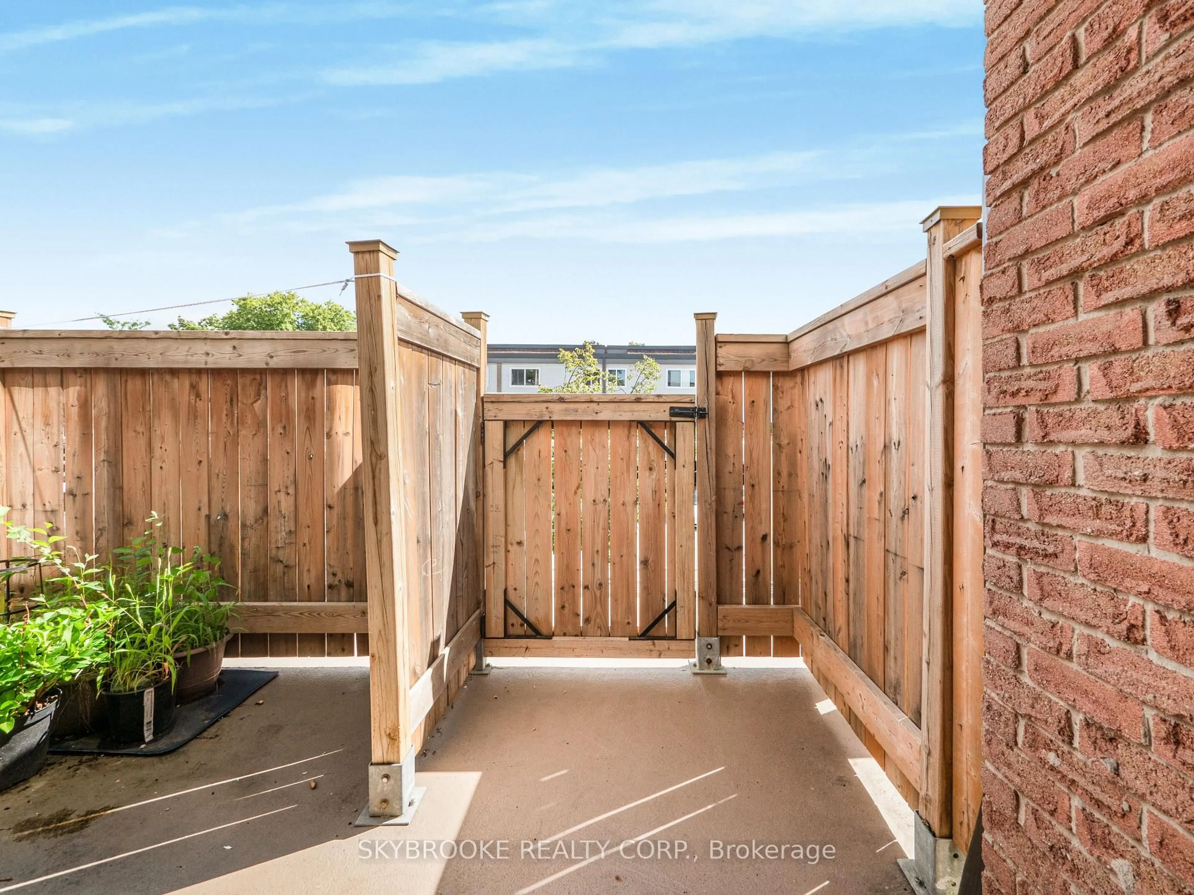 Patio, street for 244 Milestone Cres #118, Aurora Ontario L4G 3M2