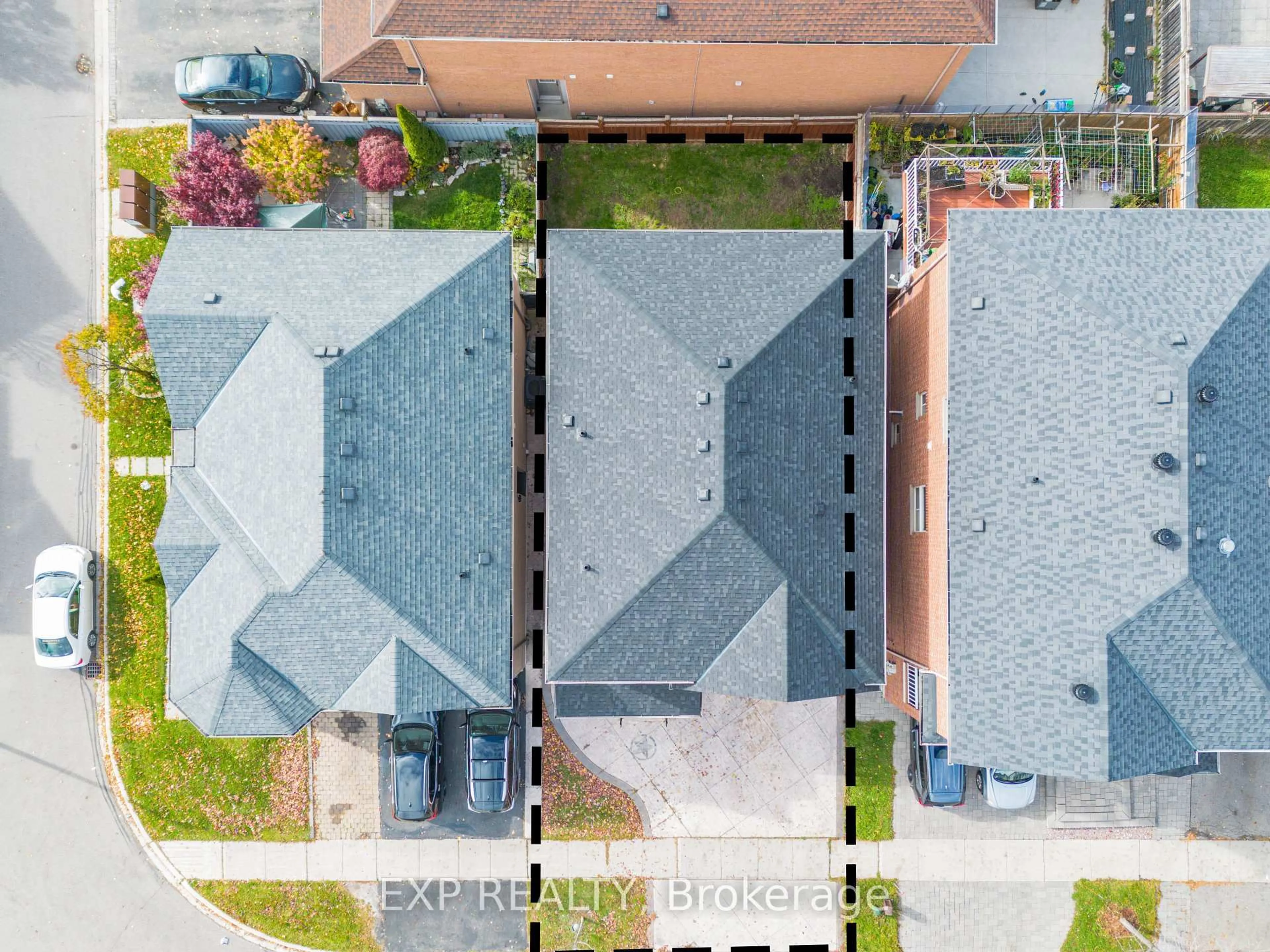 A pic from outside/outdoor area/front of a property/back of a property/a pic from drone, street for 488 John Deisman Blvd, Vaughan Ontario L6A 3X8