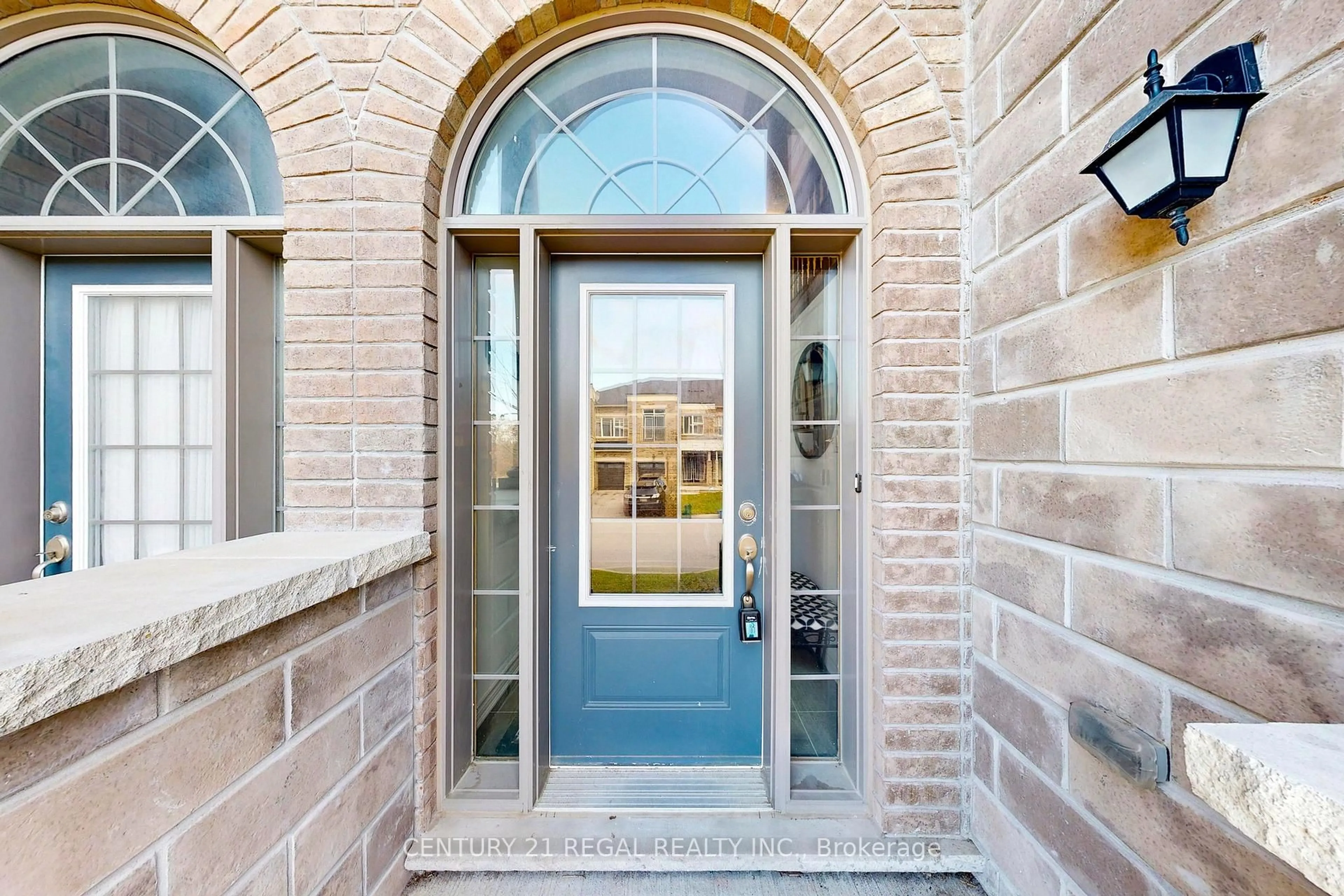 Indoor entryway for 29 Rougeview Park Cres, Markham Ontario L6E 0S7