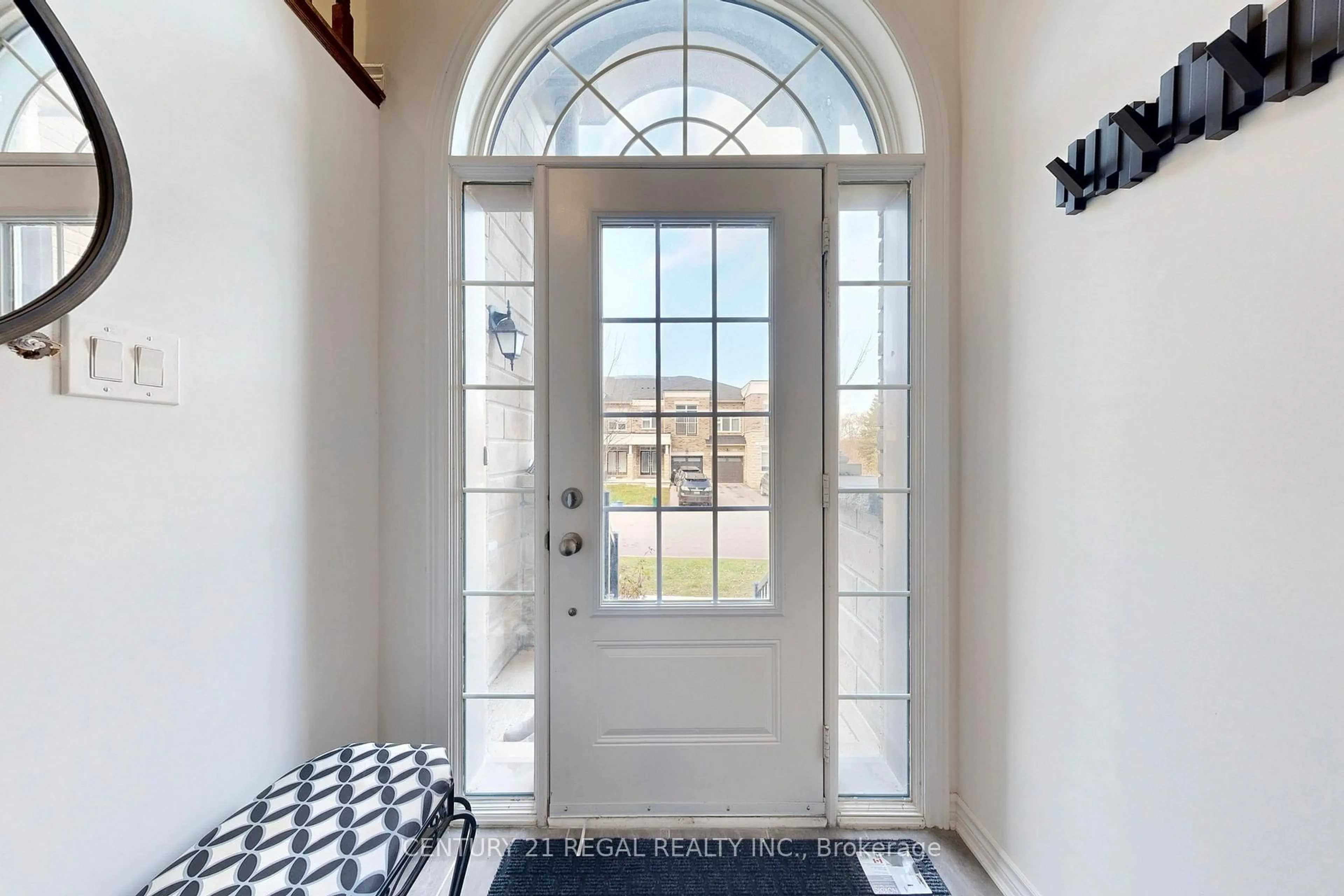Indoor entryway for 29 Rougeview Park Cres, Markham Ontario L6E 0S7
