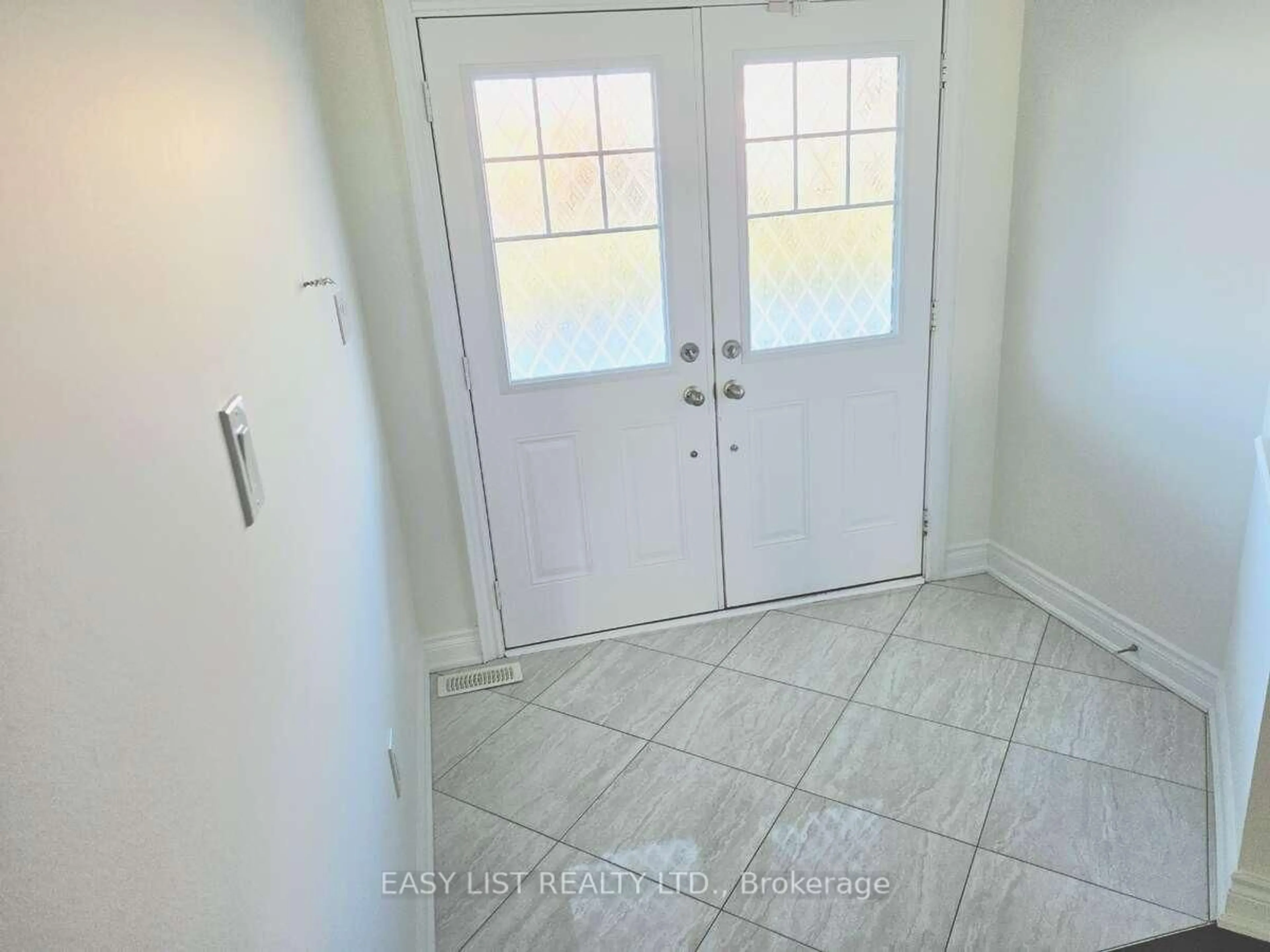 Indoor entryway for 79 Algoma Dr, Vaughan Ontario L4H 4H6