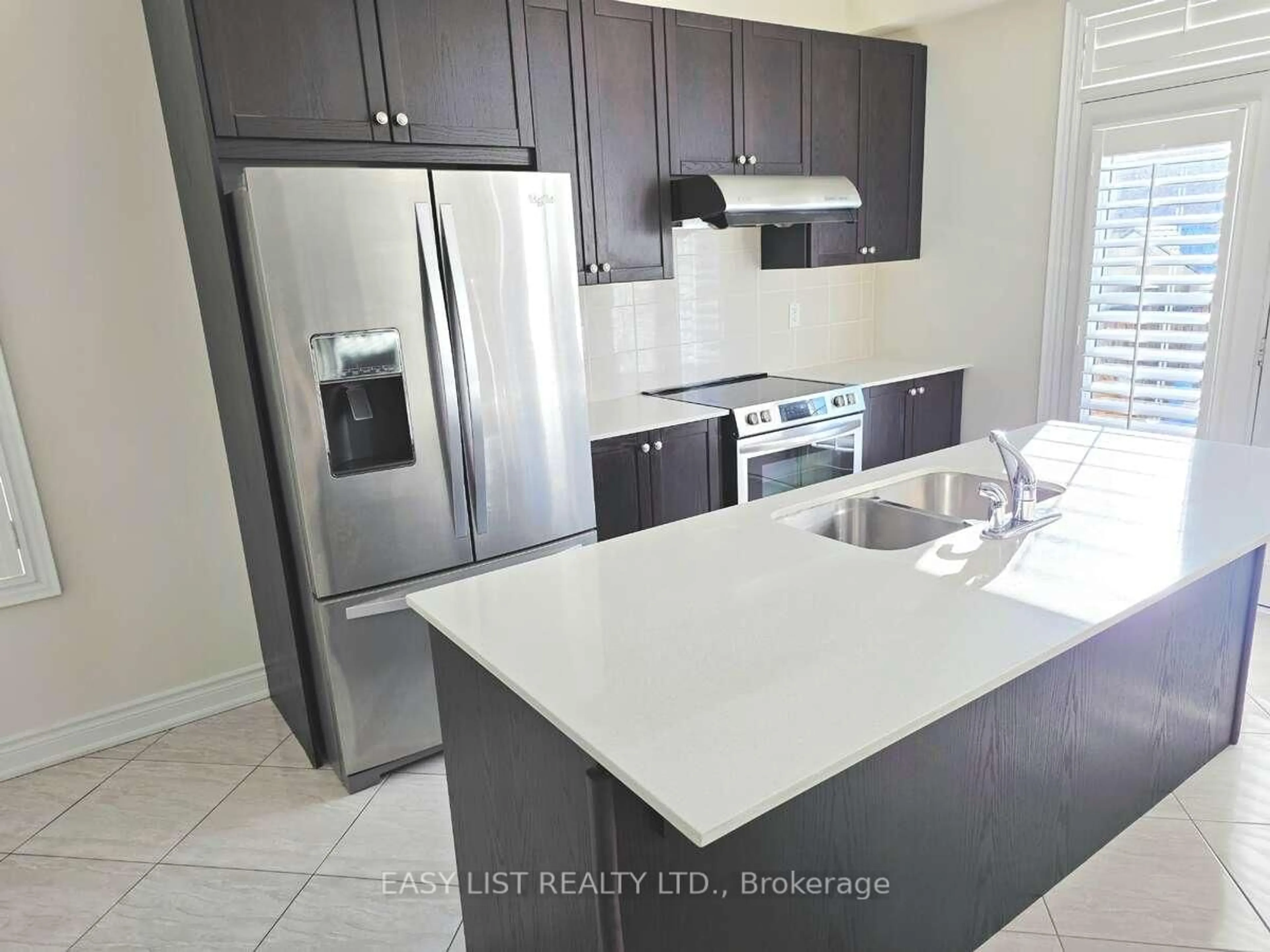 Open concept kitchen, ceramic/tile floor for 79 Algoma Dr, Vaughan Ontario L4H 4H6