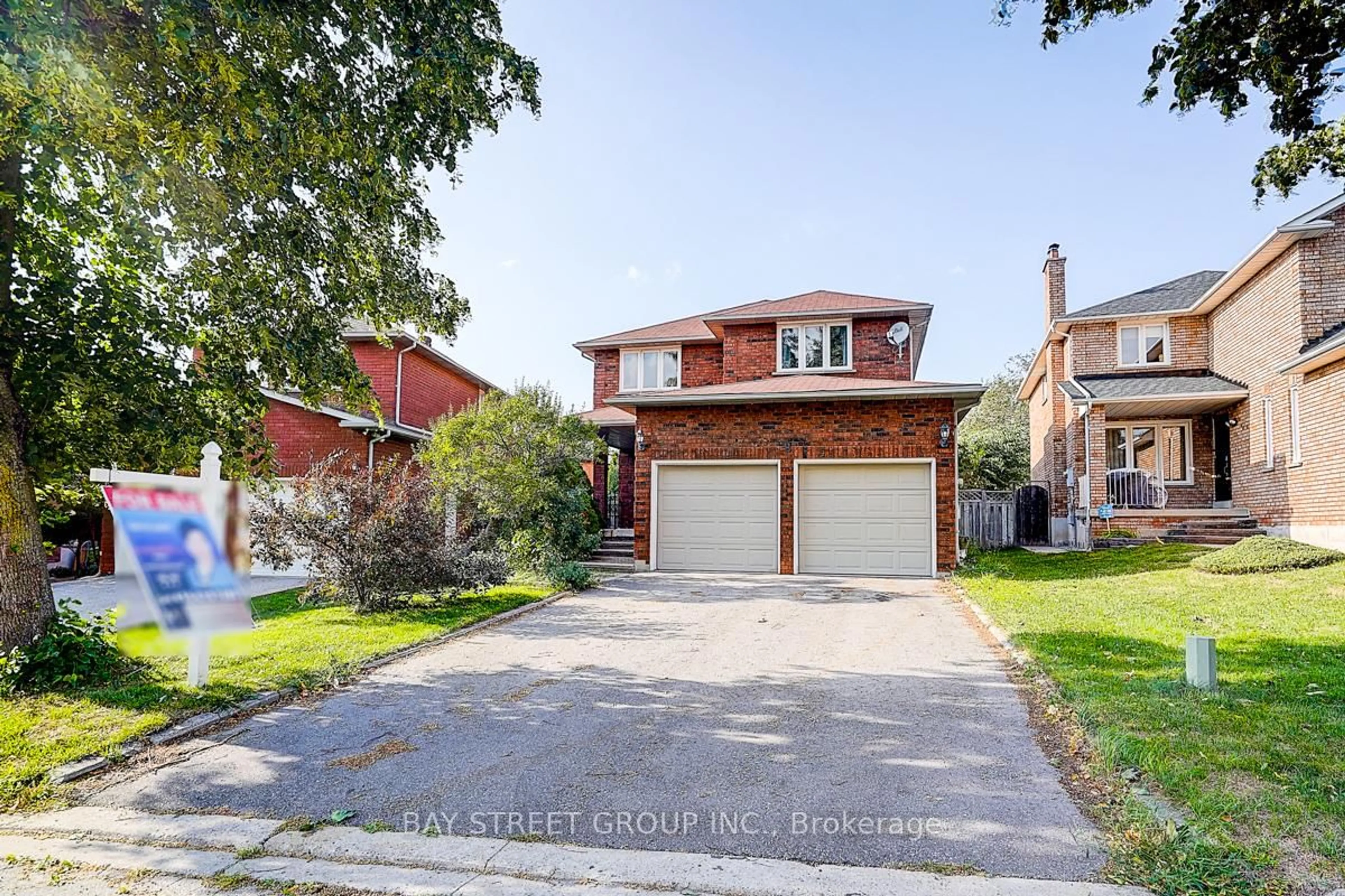 Home with brick exterior material, street for 8 Muster Crt, Markham Ontario L3R 9G5