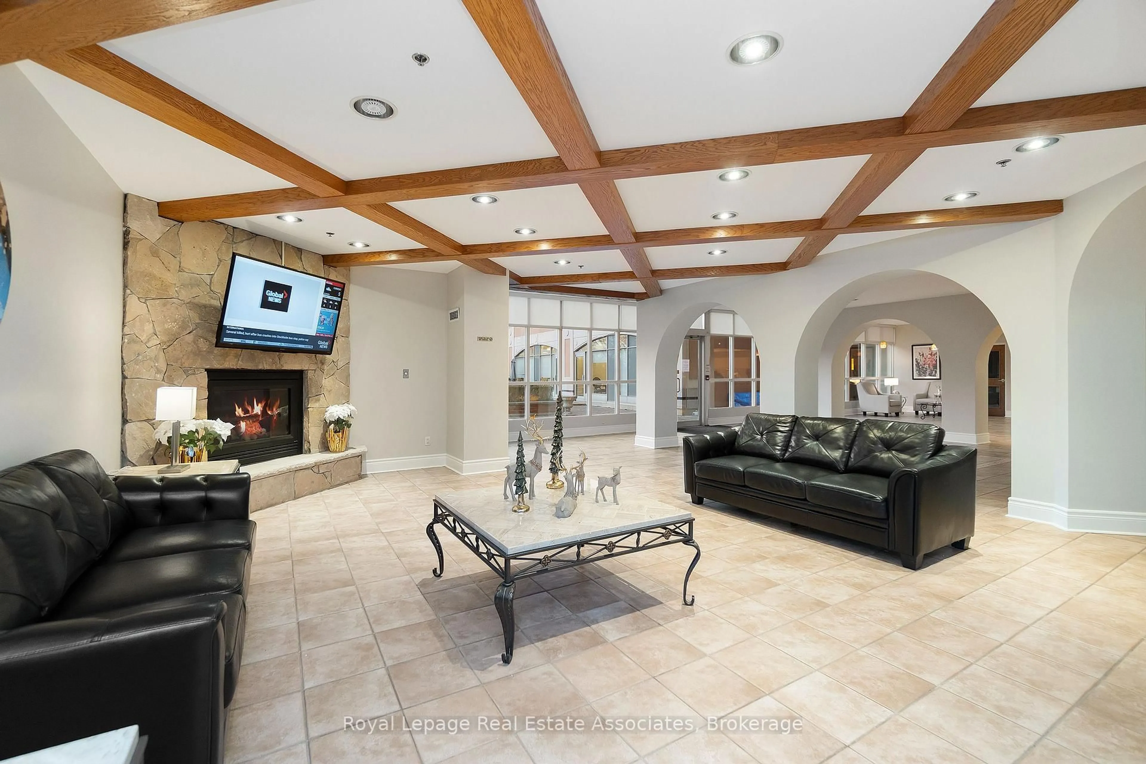 Indoor foyer for 7373 Martin Grove Rd #211, Vaughan Ontario L4L 9K1