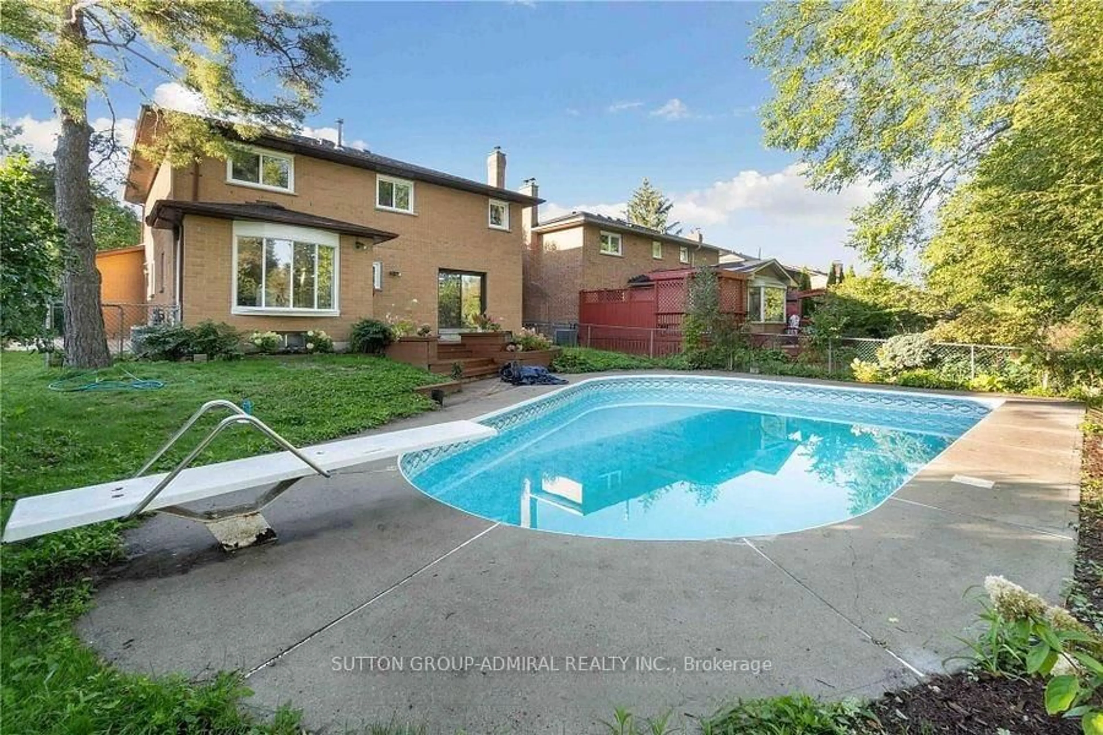 Pool for 98 Golf Links Dr, Aurora Ontario L4G 3V3