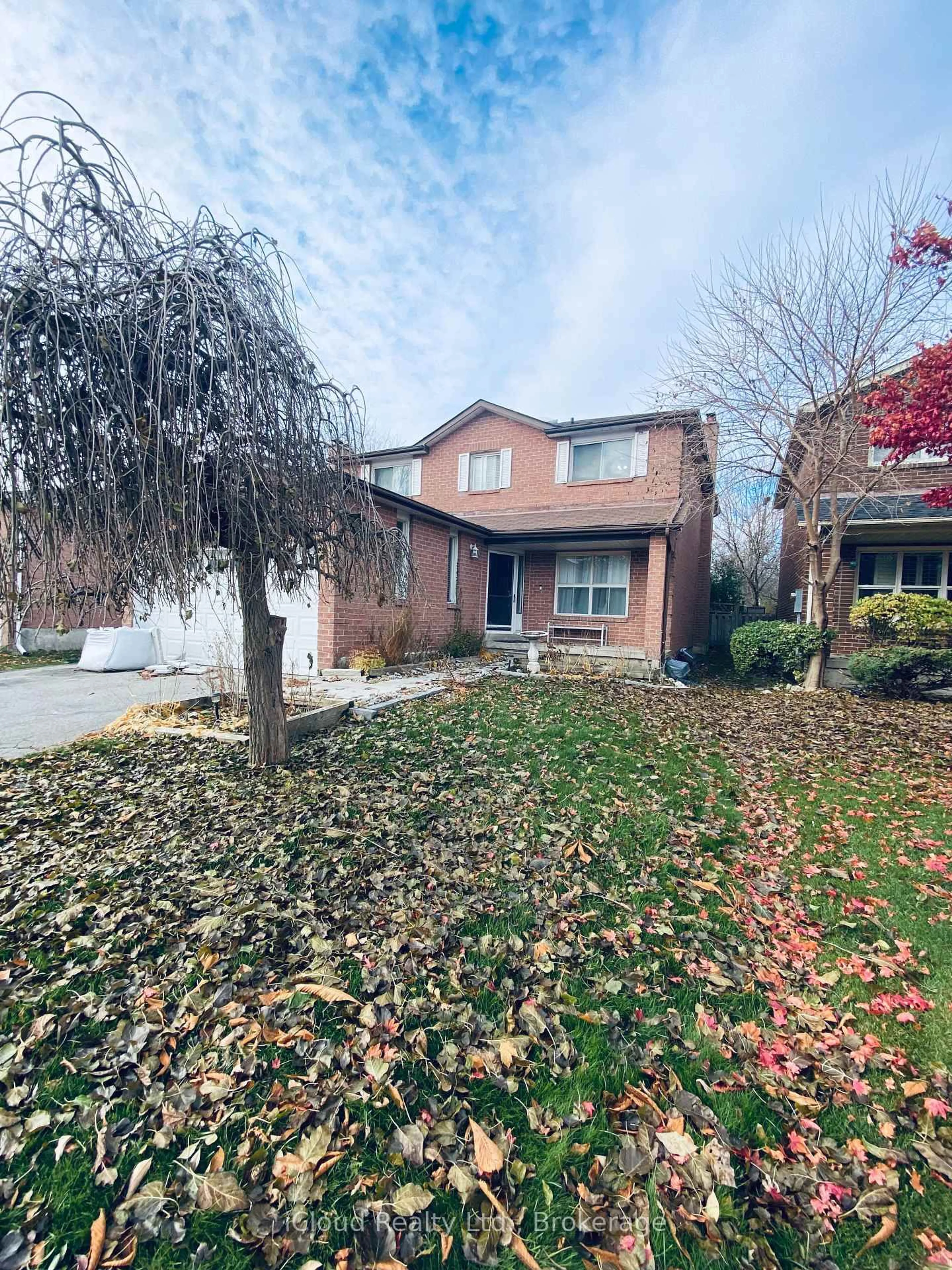 A pic from outside/outdoor area/front of a property/back of a property/a pic from drone, street for 87 O'Connor Cres, Richmond Hill Ontario L4C 7N9