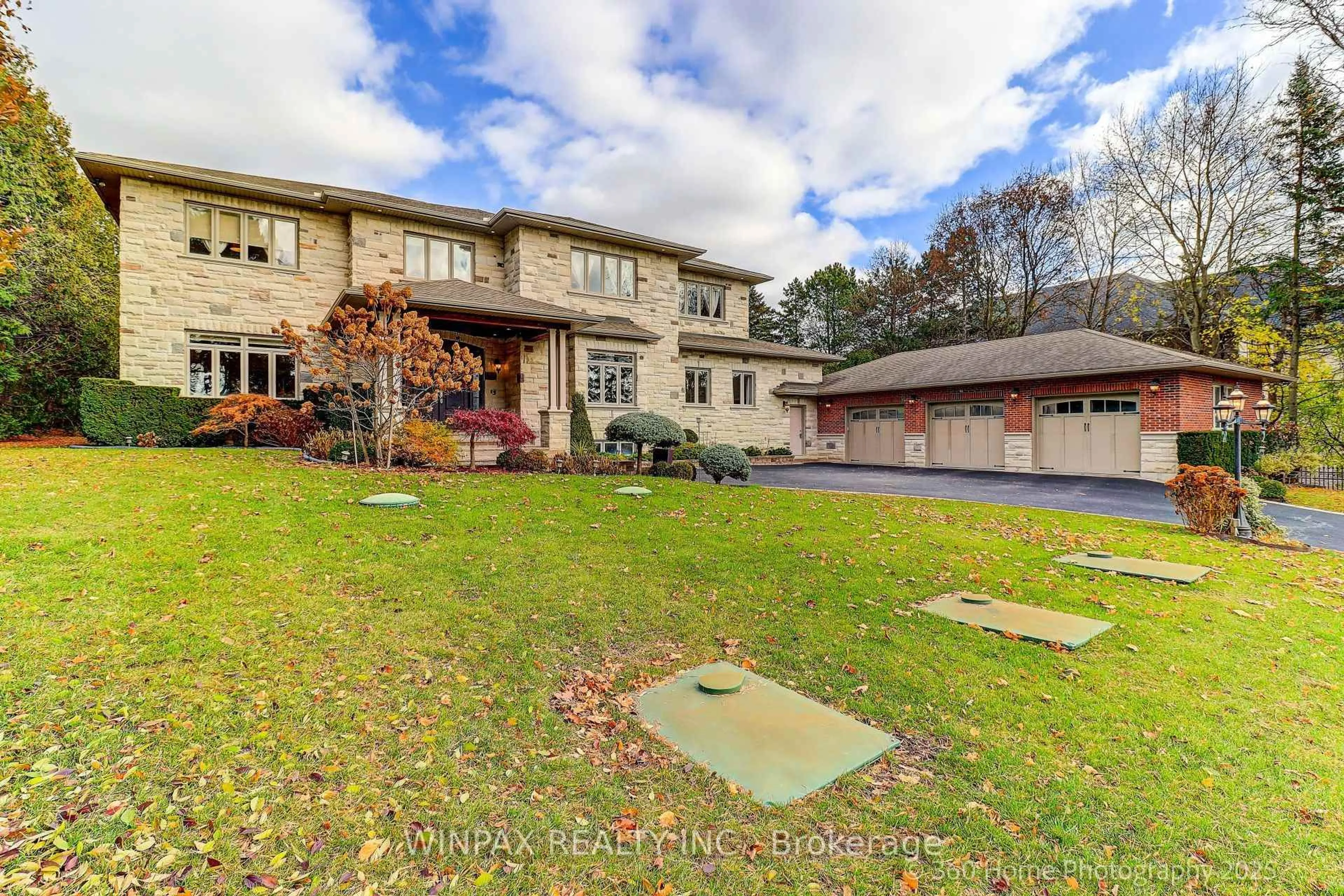 A pic from outside/outdoor area/front of a property/back of a property/a pic from drone, street for 26 Blencathra Hill, Markham Ontario L6C 1G2
