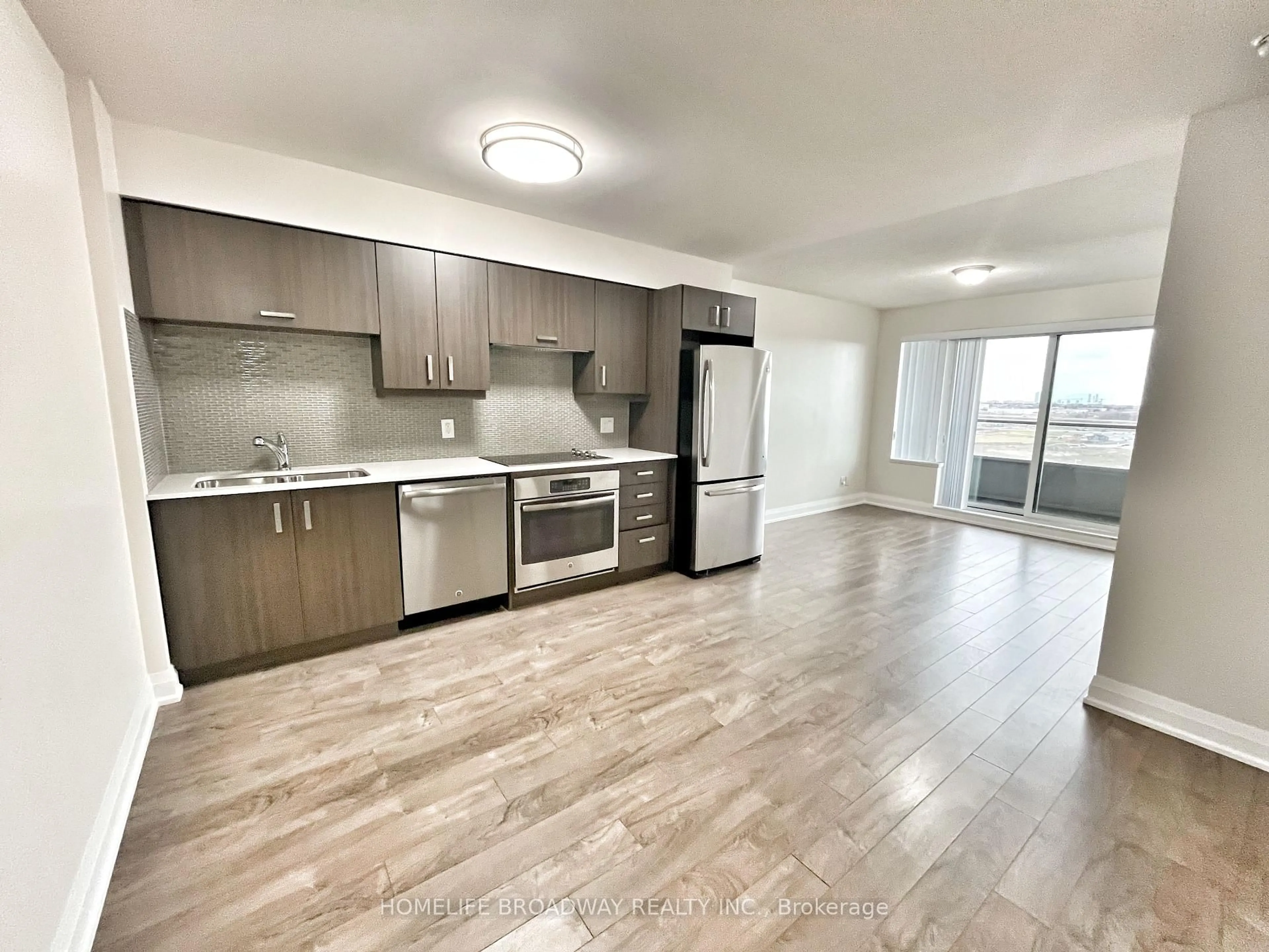 Open concept kitchen, wood/laminate floor for 18 Uptown Dr #1707, Markham Ontario L3R 5M8