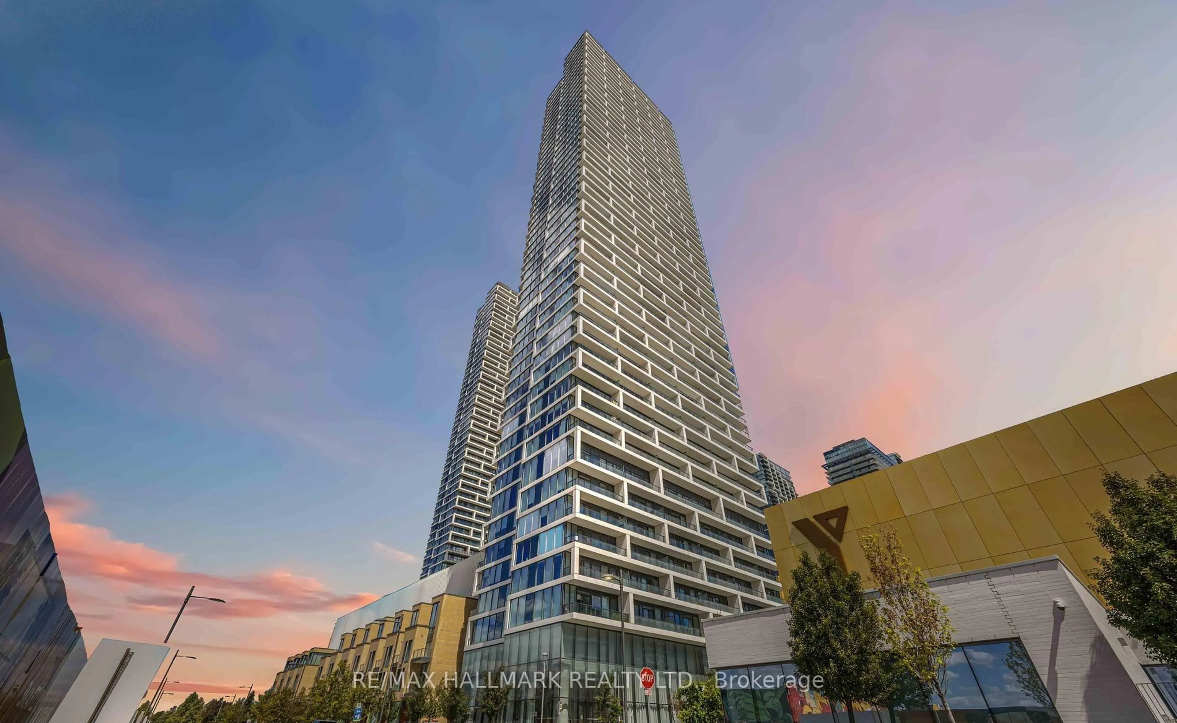 Indoor foyer for 5 Buttermill Ave #4009, Vaughan Ontario L4K 0J5